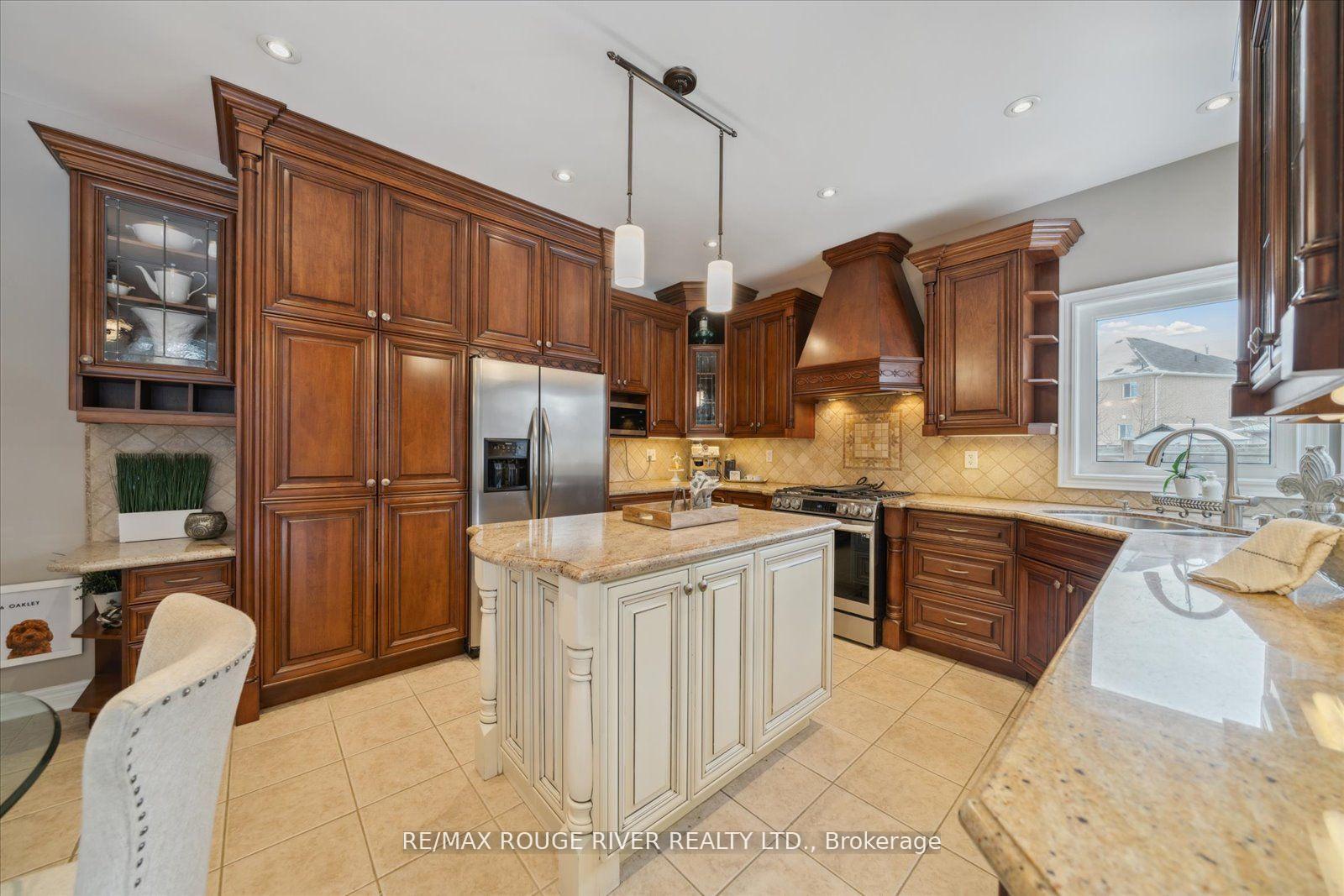 Photo 17 of 29 Neill Avenue, Whitby, Rolling Acres — HOMEH