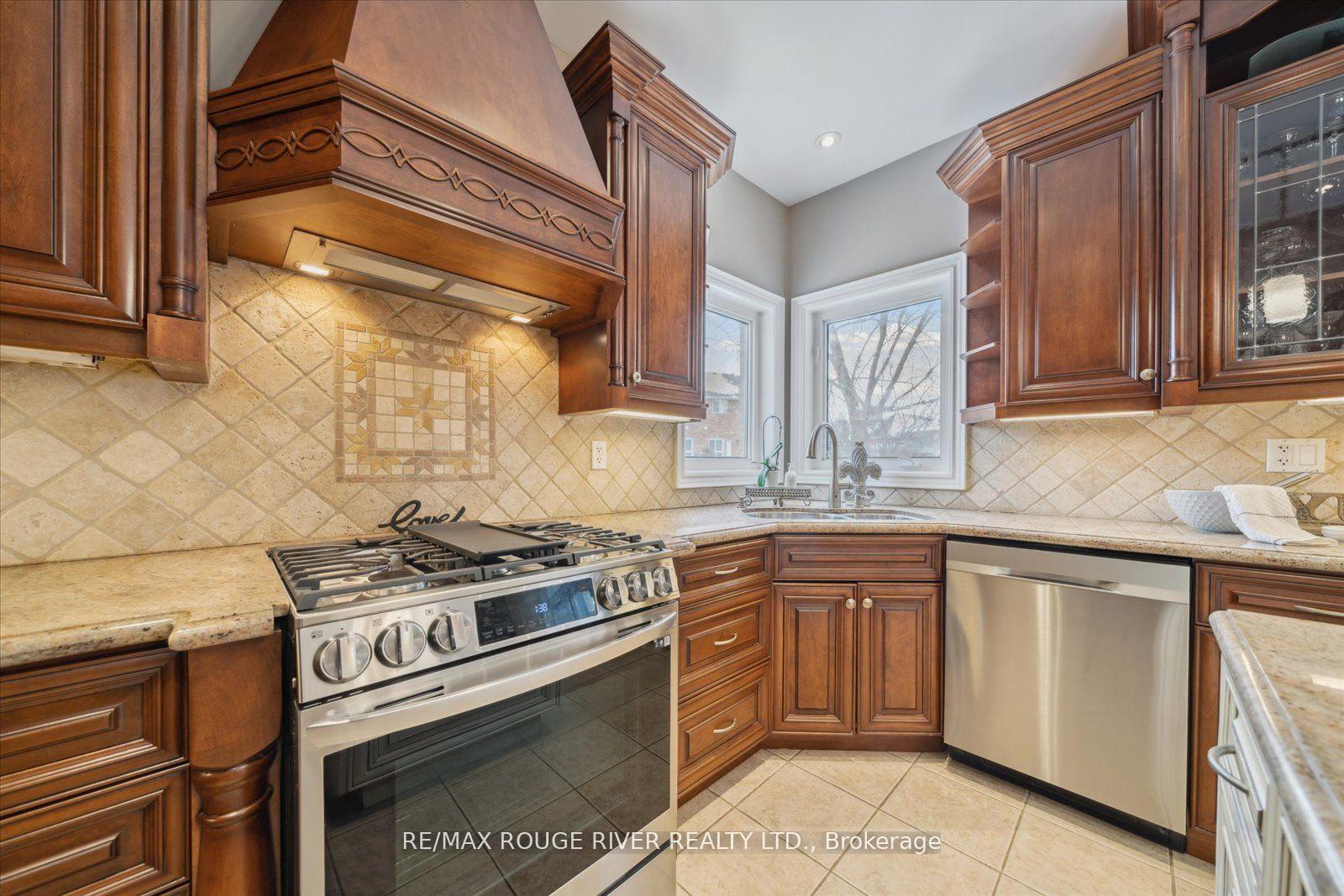 Photo 18 of 29 Neill Avenue, Whitby, Rolling Acres — HOMEH