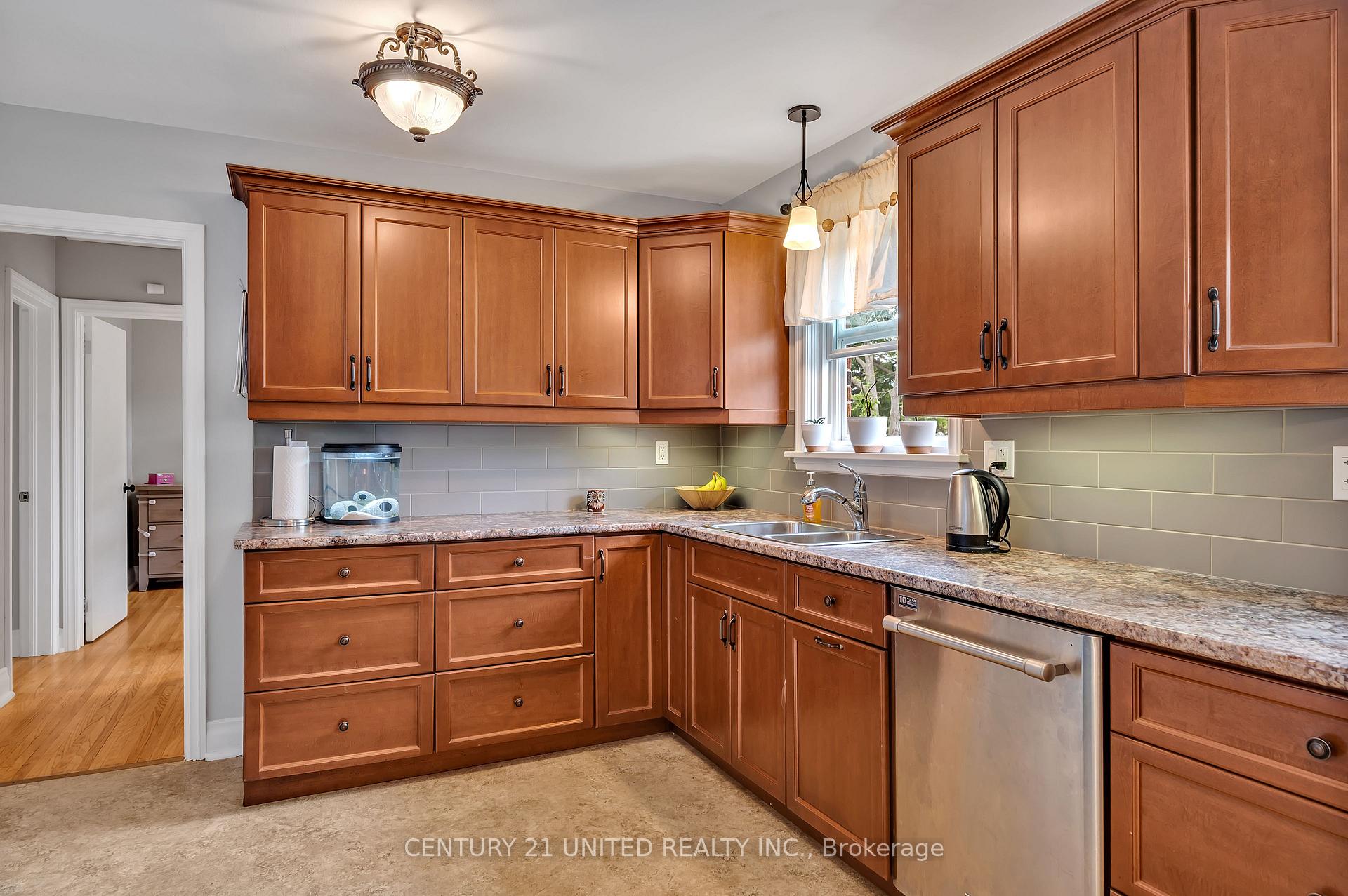 Photo 12 of 781 Cameron Street, Peterborough, Otonabee Ward 1 — HOMEH