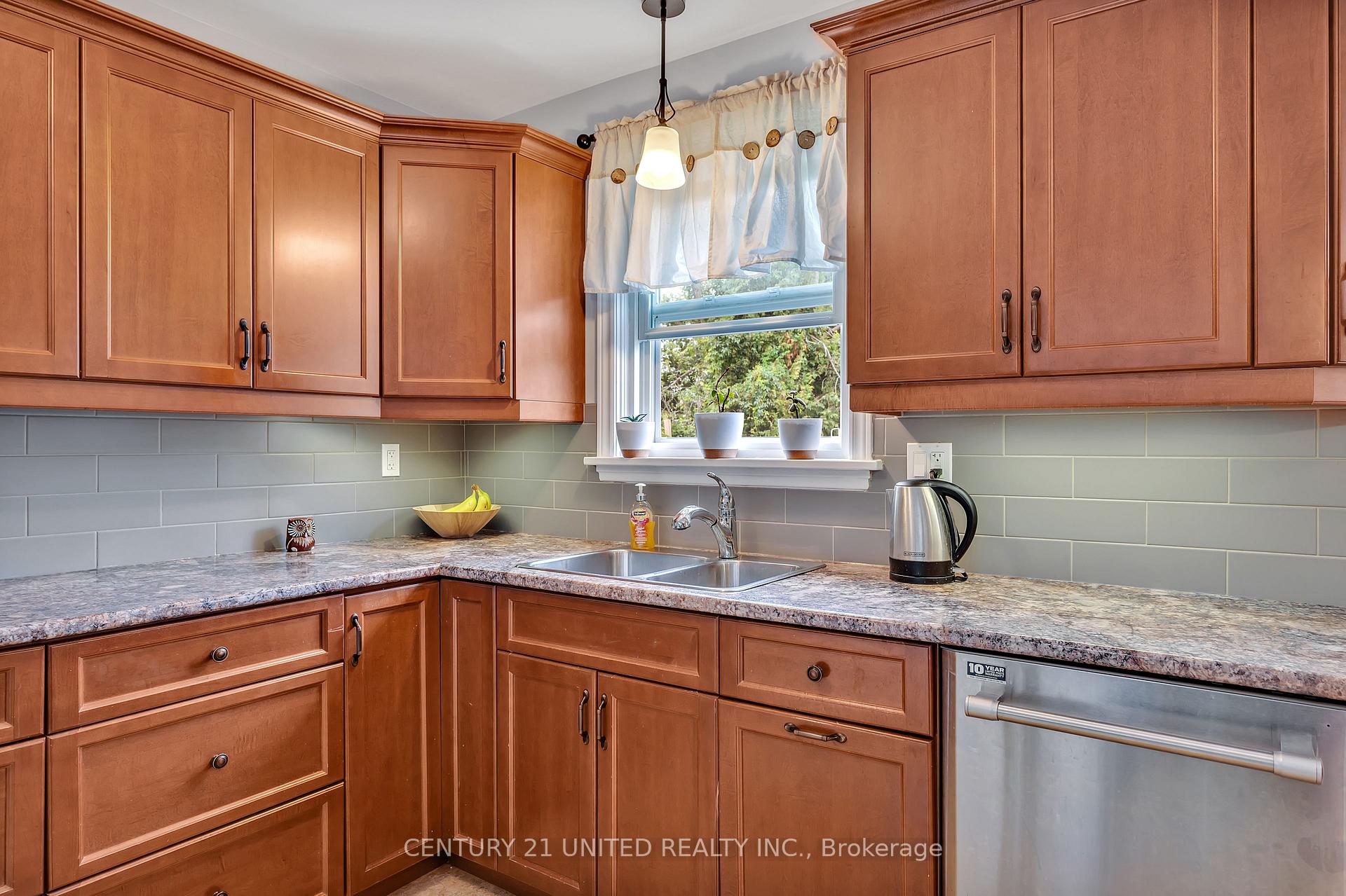Photo 13 of 781 Cameron Street, Peterborough, Otonabee Ward 1 — HOMEH
