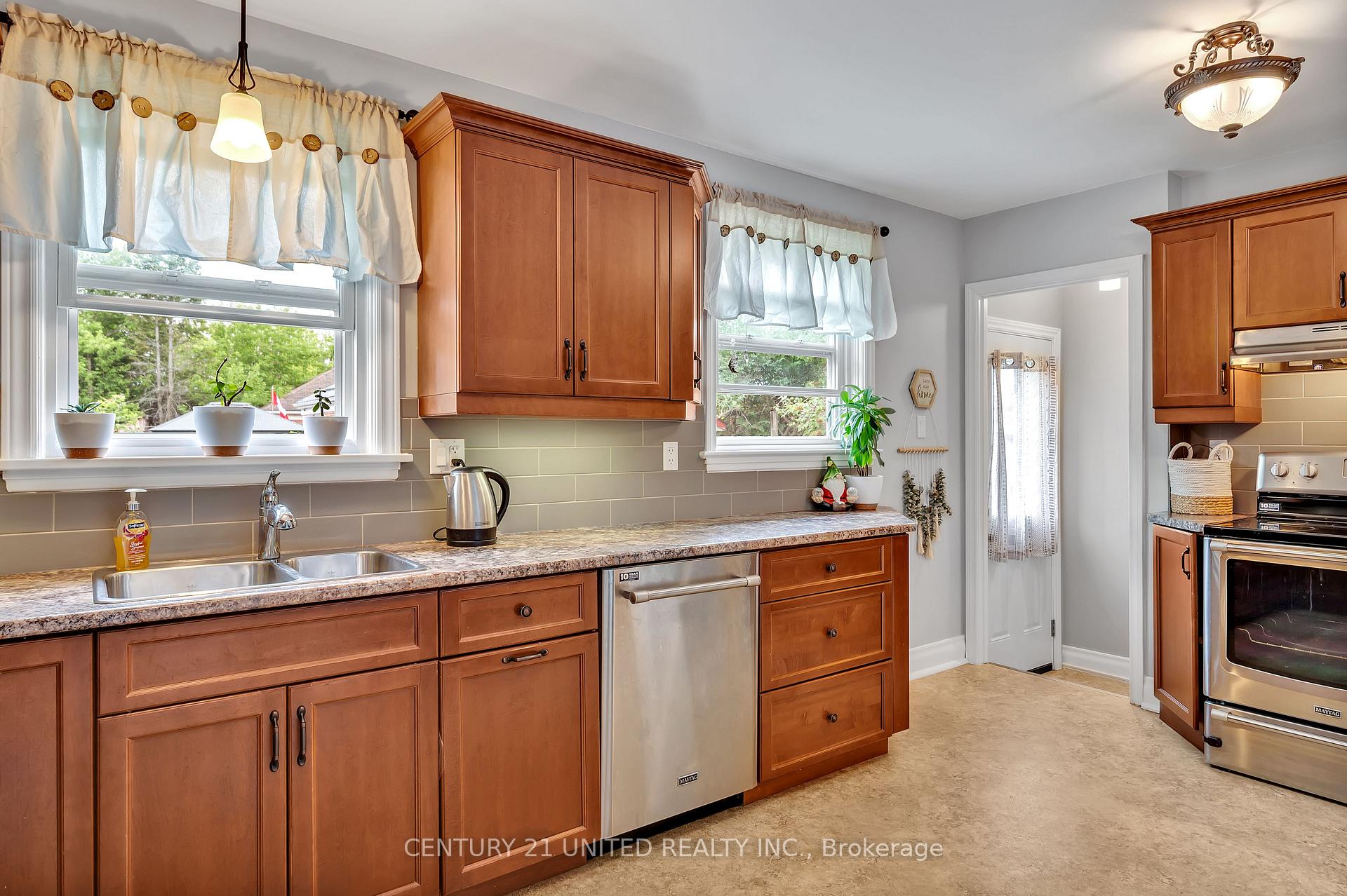 Photo 15 of 781 Cameron Street, Peterborough, Otonabee Ward 1 — HOMEH
