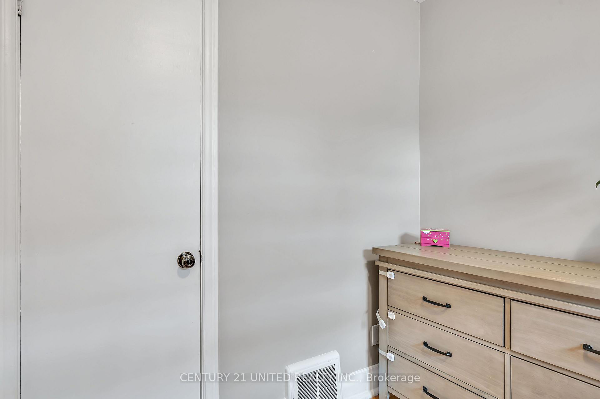 Photo 21 of 781 Cameron Street, Peterborough, Otonabee Ward 1 — HOMEH