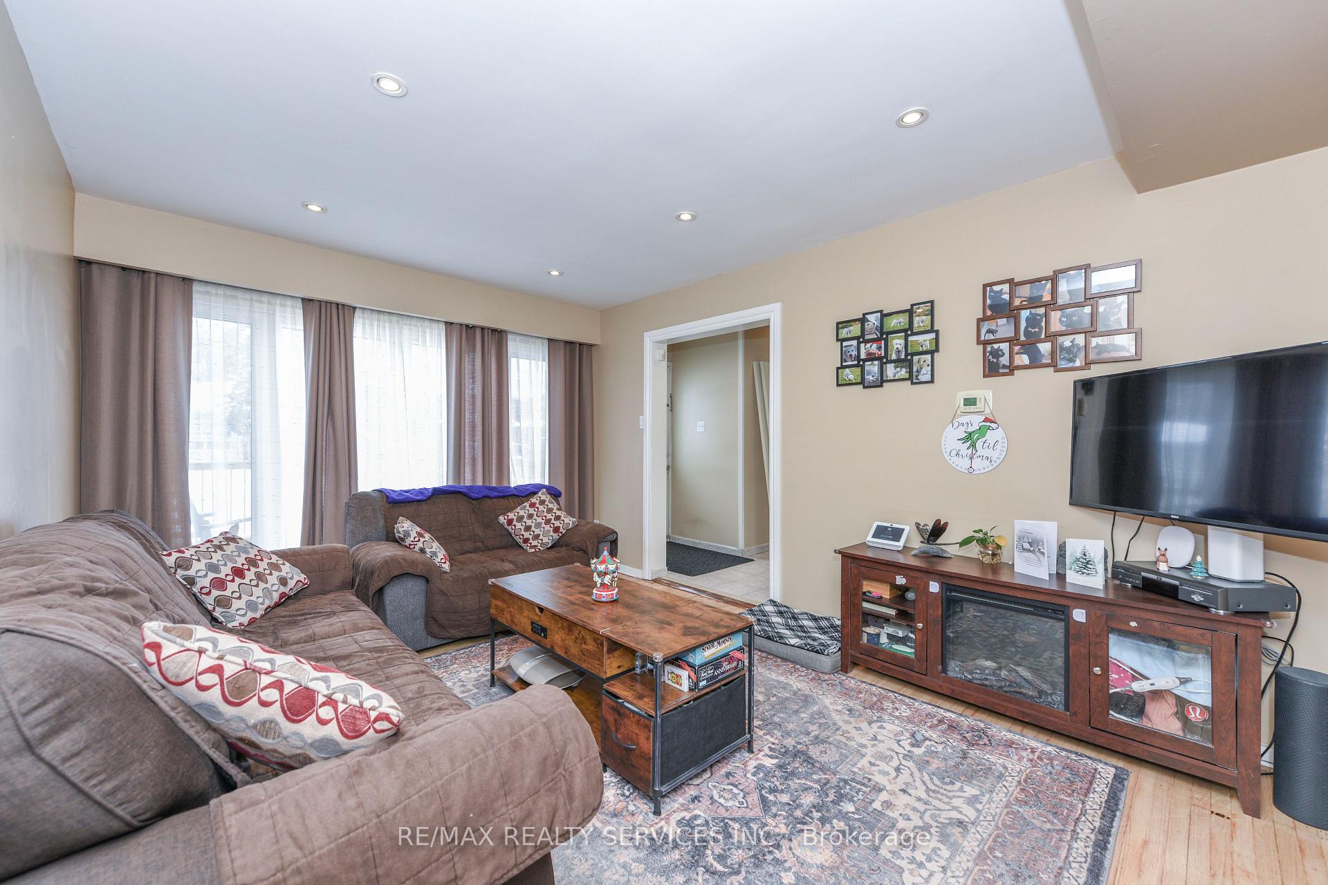 Photo 5 of 84 Flamingo Crescent, Brampton, Southgate — HOMEH
