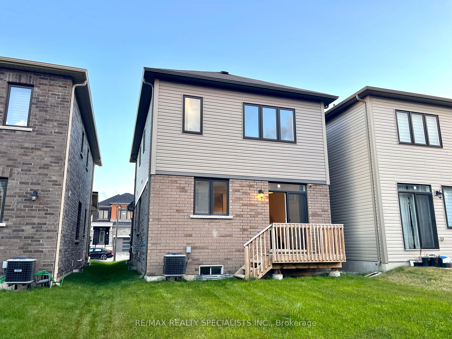 Photo 4 of 26 Amos Avenue, Brant, Brantford Twp — HOMEH