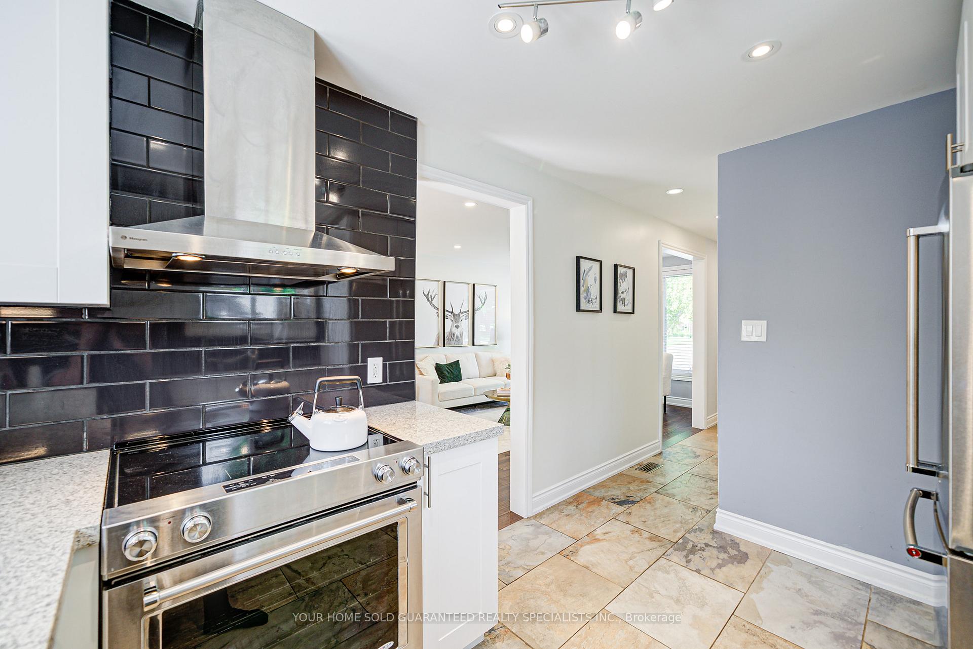 Photo 10 of 44 Davidson Road, Aurora, Aurora Highlands — HOMEH