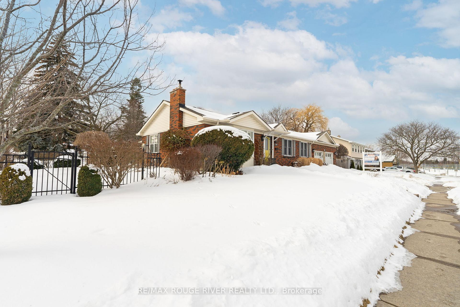 Photo 4 of 320 St. Lawrence Street, Whitby, Downtown Whitby — HOMEH