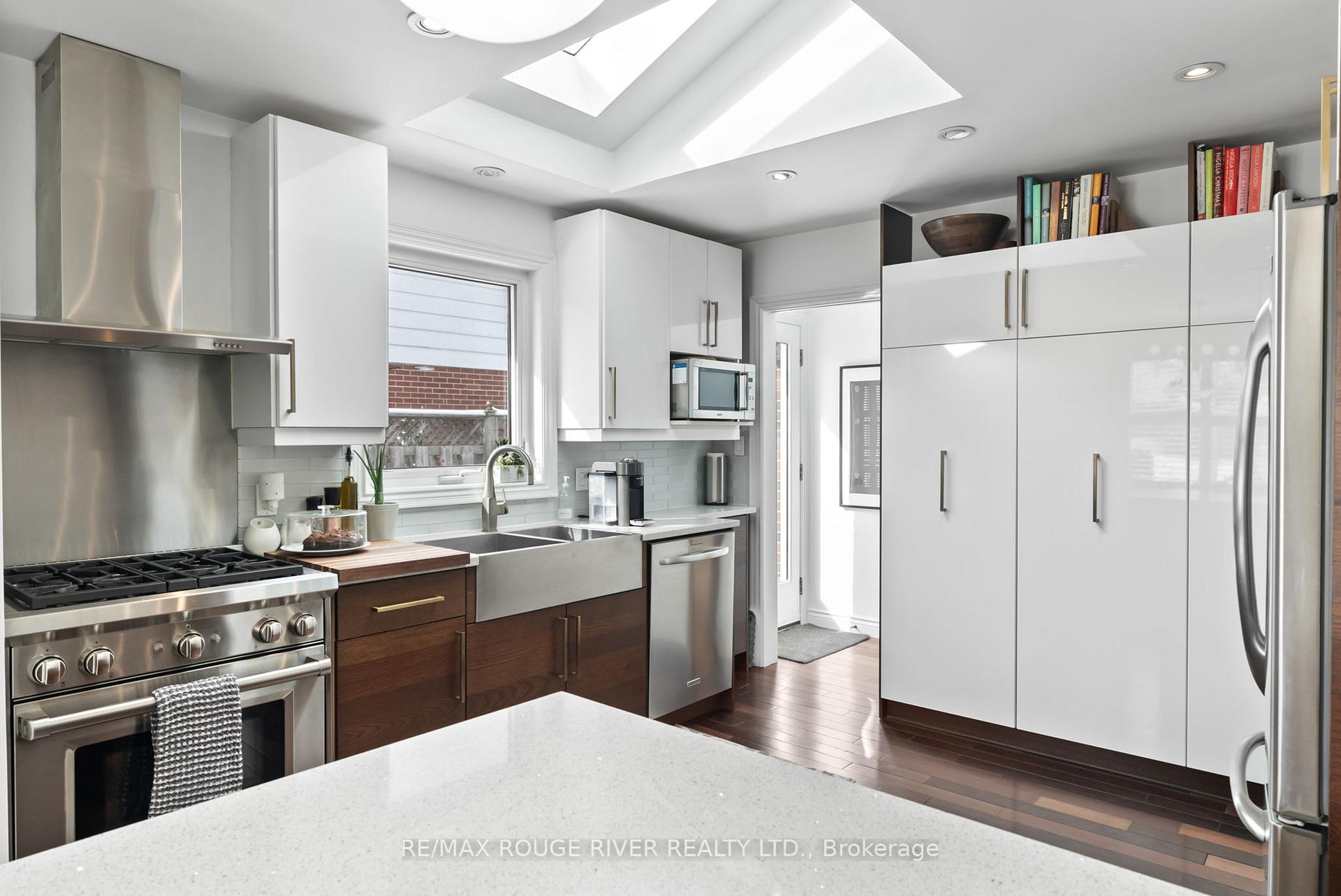 Photo 16 of 320 St. Lawrence Street, Whitby, Downtown Whitby — HOMEH