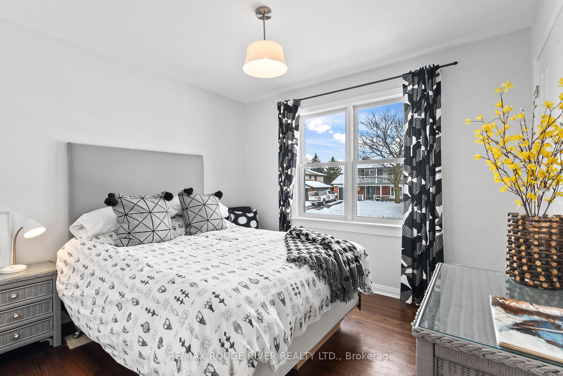 Photo 19 of 320 St. Lawrence Street, Whitby, Downtown Whitby — HOMEH