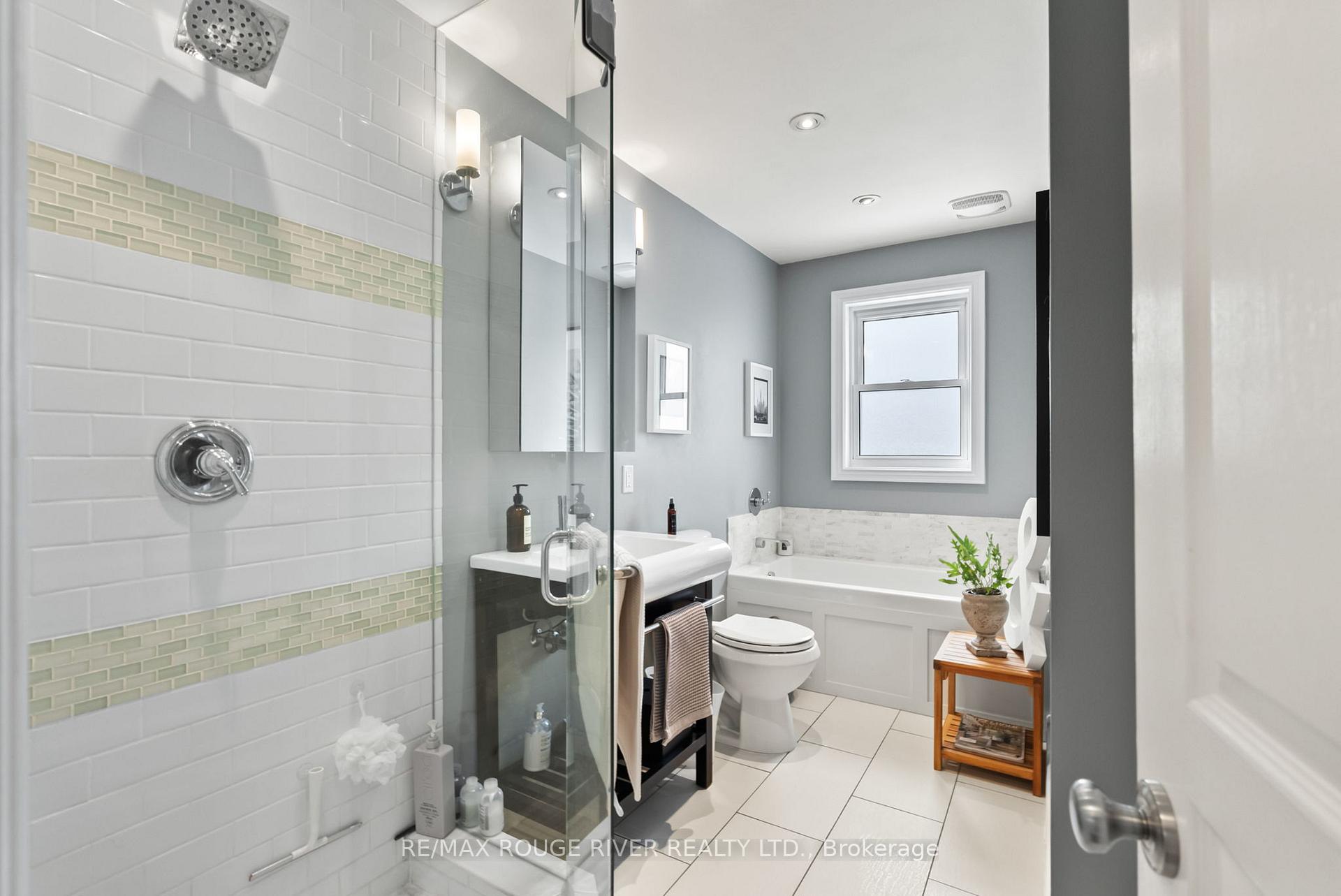 Photo 26 of 320 St. Lawrence Street, Whitby, Downtown Whitby — HOMEH