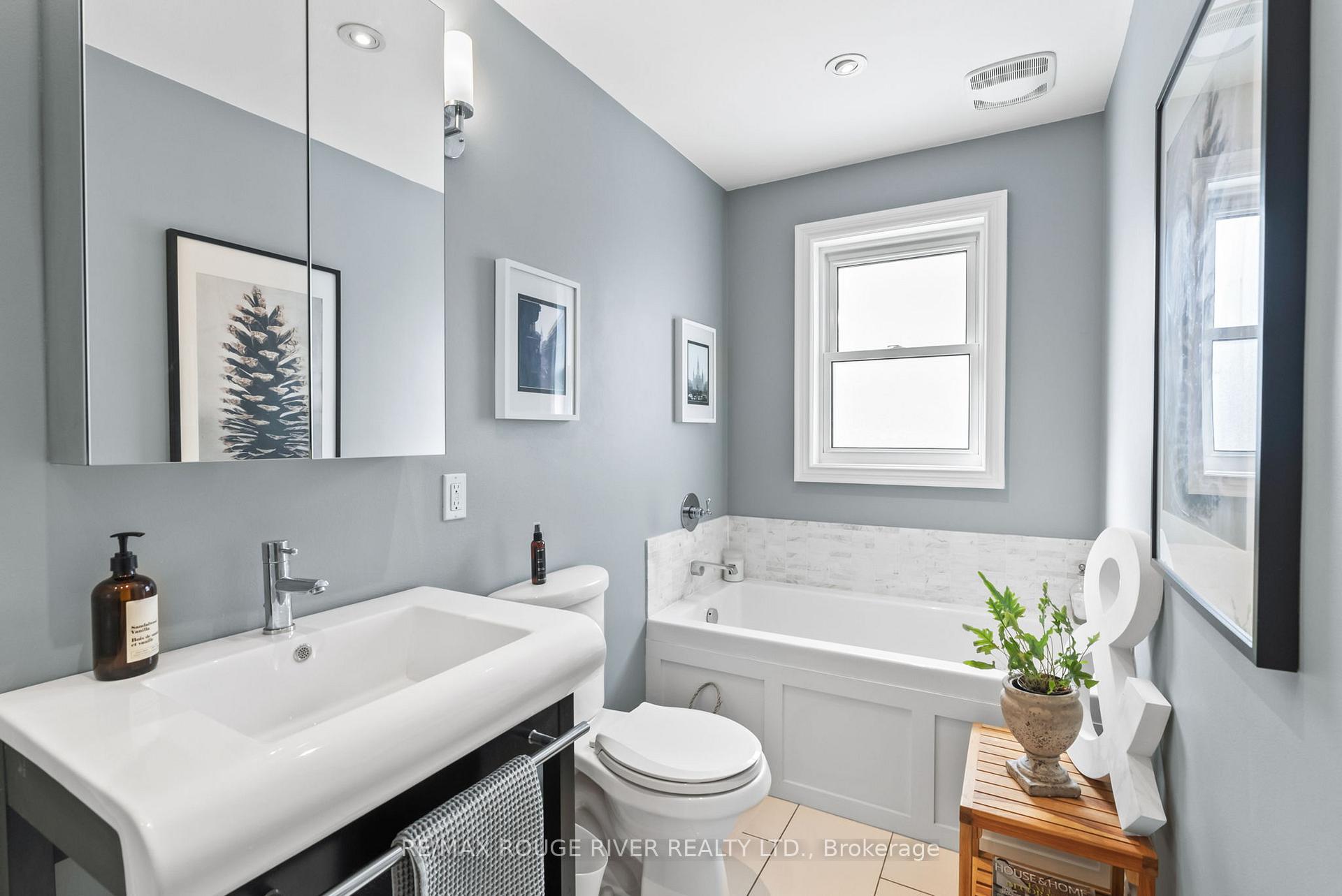 Photo 27 of 320 St. Lawrence Street, Whitby, Downtown Whitby — HOMEH