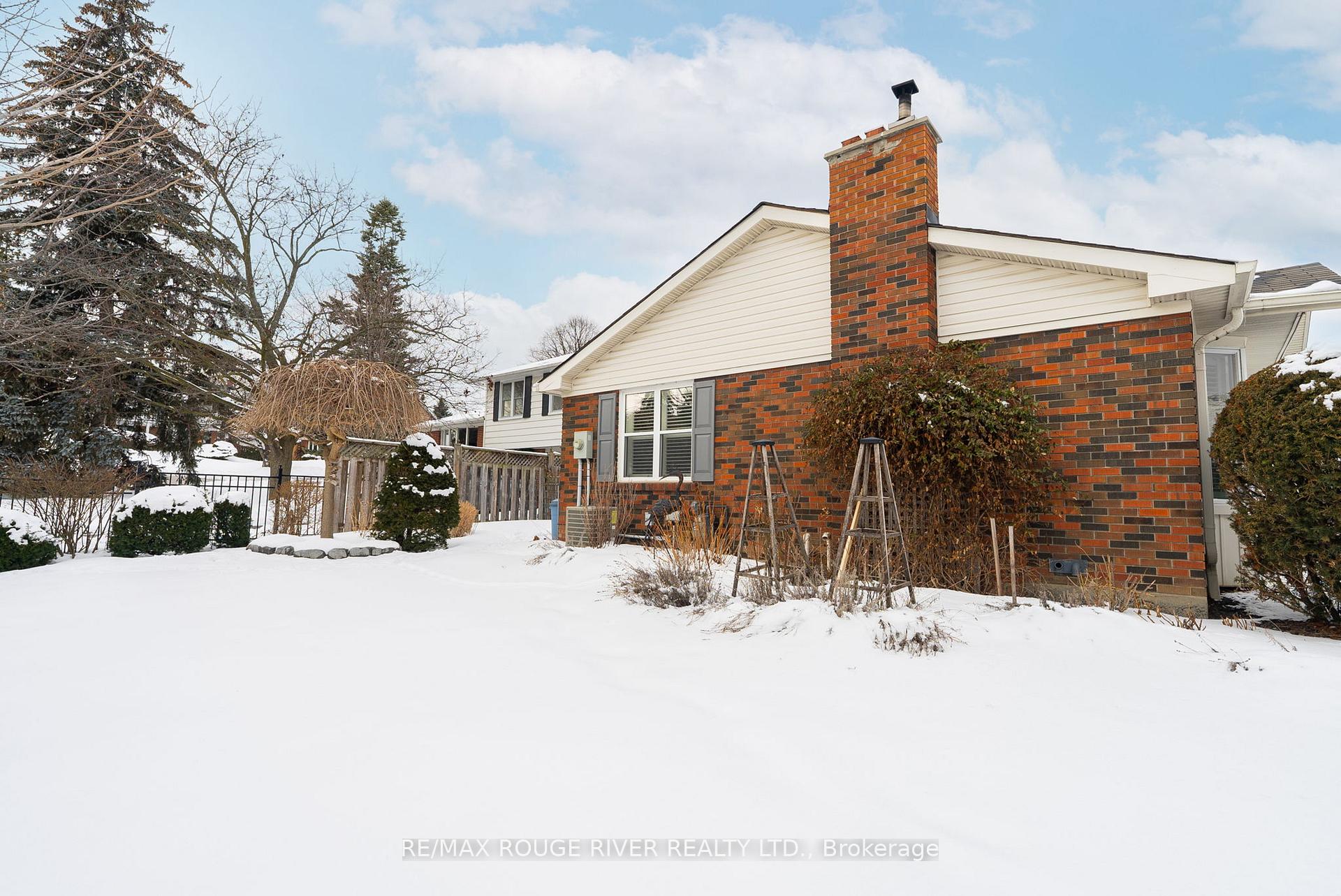 Photo 45 of 320 St. Lawrence Street, Whitby, Downtown Whitby — HOMEH