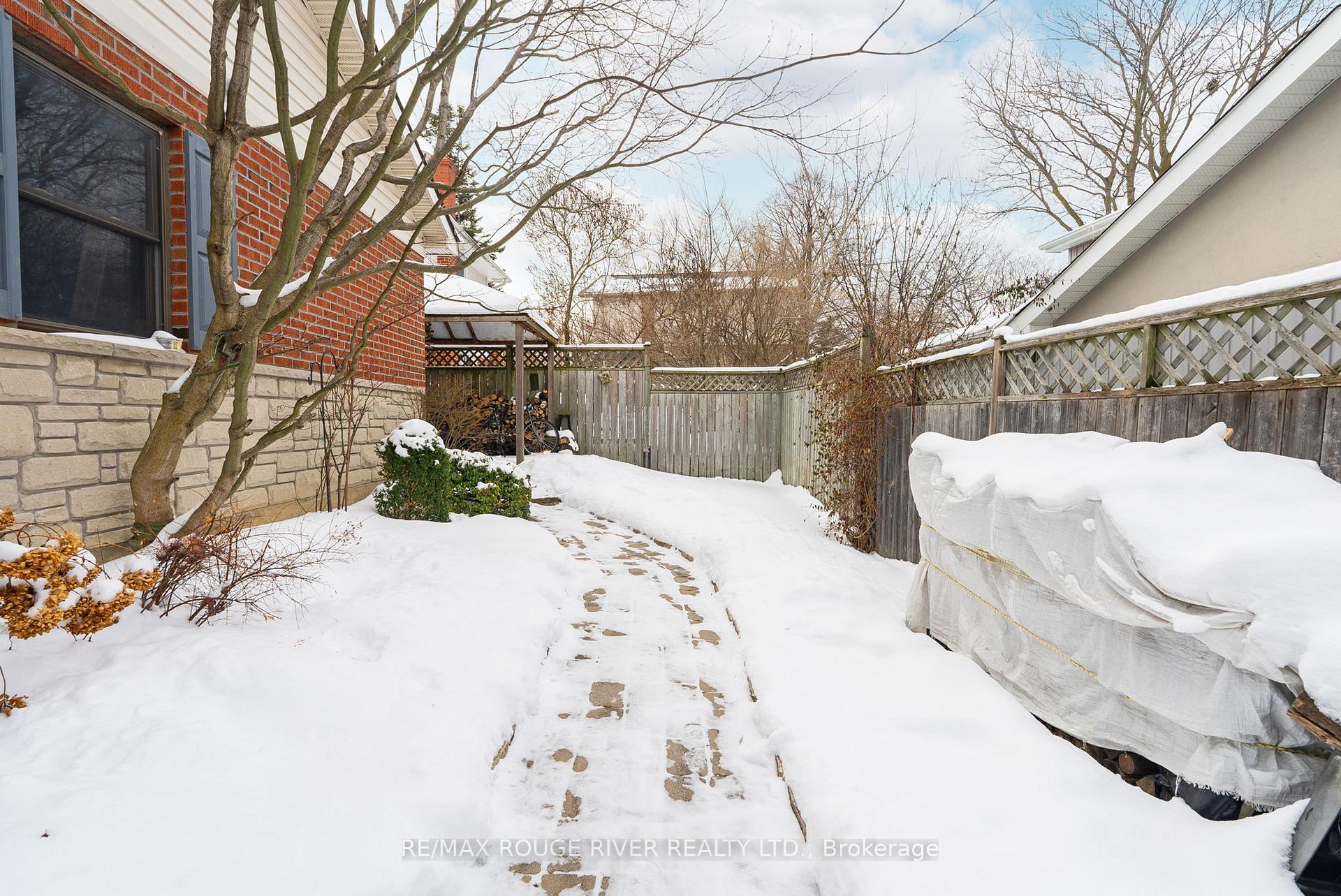 Photo 46 of 320 St. Lawrence Street, Whitby, Downtown Whitby — HOMEH
