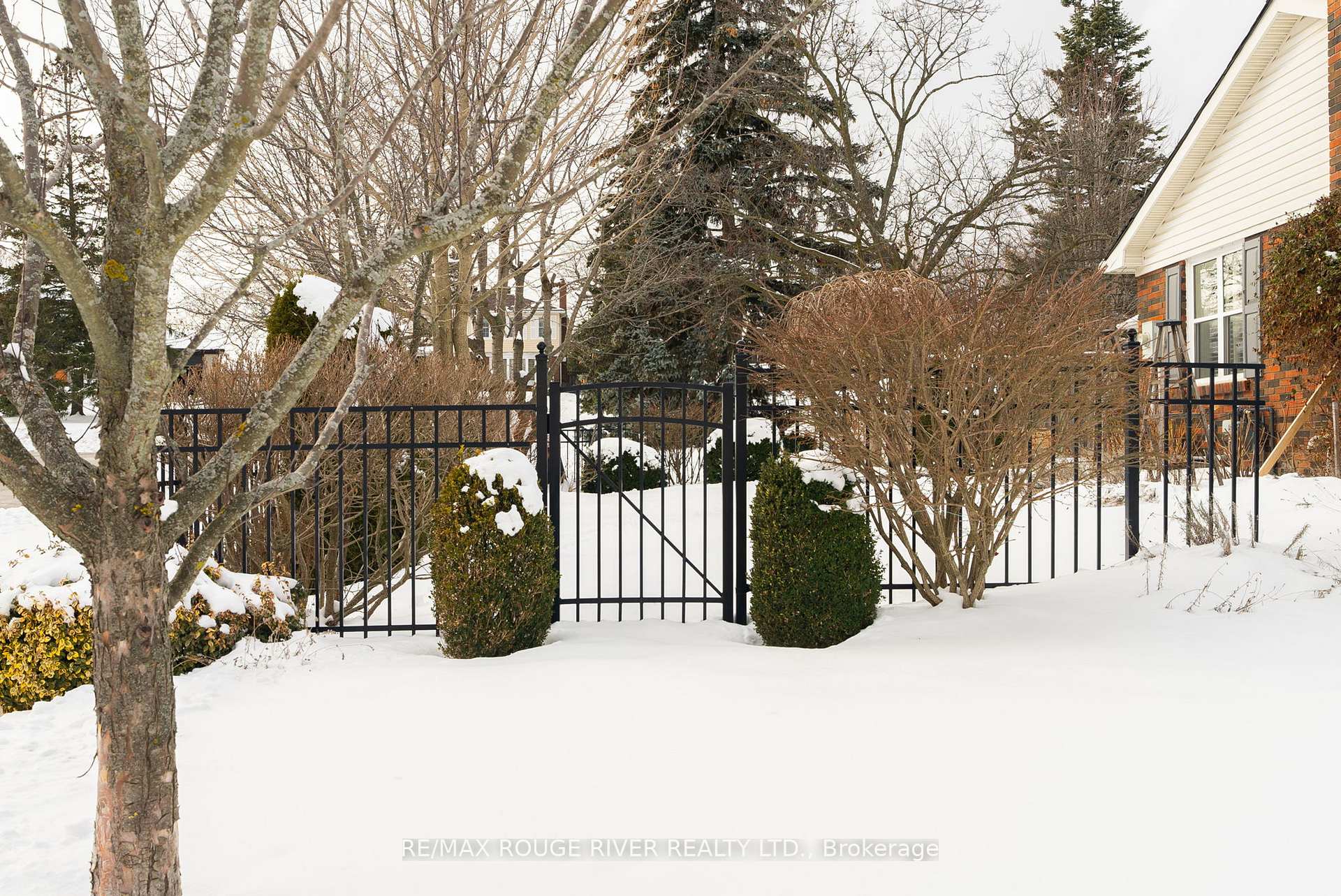 Photo 47 of 320 St. Lawrence Street, Whitby, Downtown Whitby — HOMEH