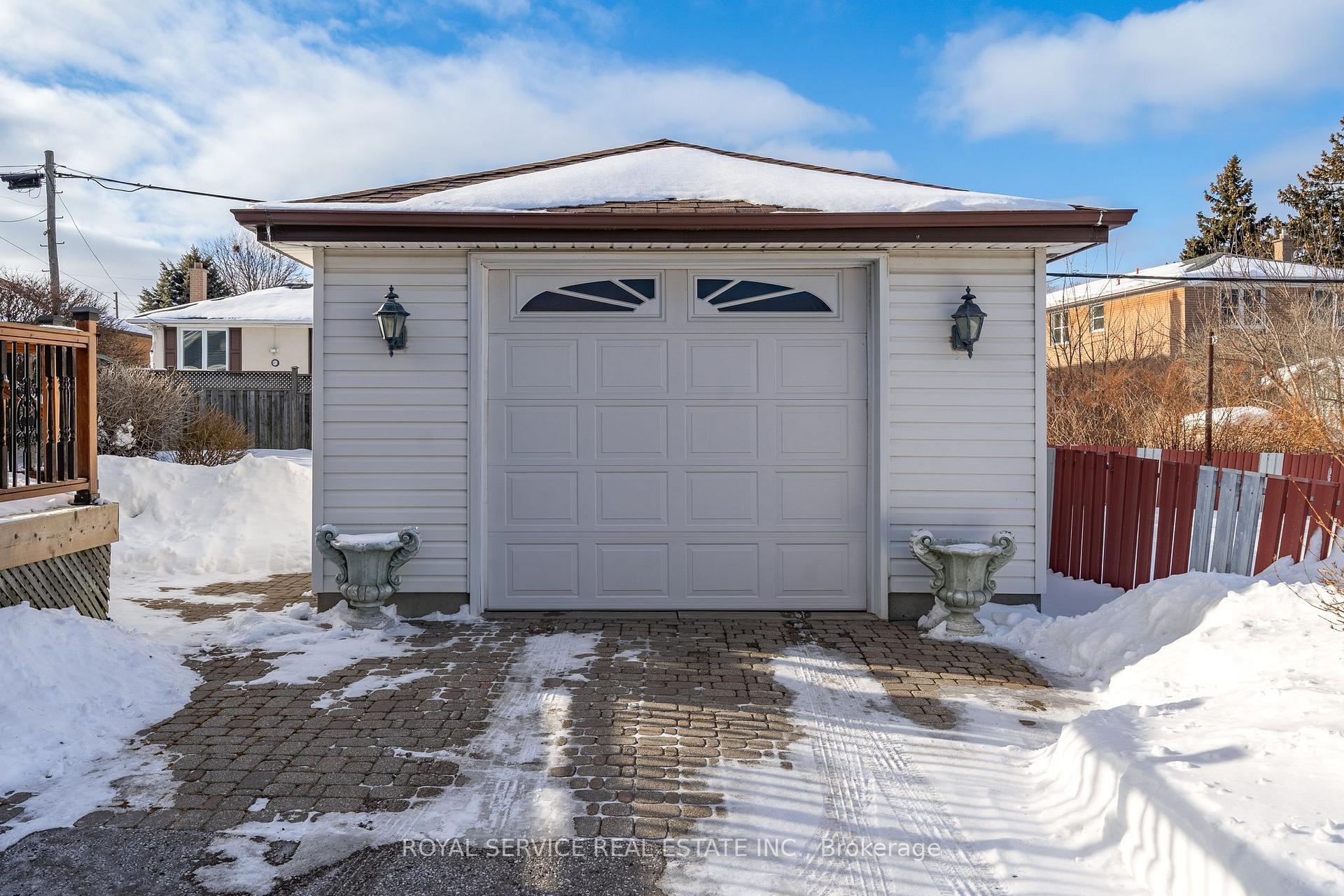Photo 5 of 304 Jasper Avenue, Oshawa, Lakeview — HOMEH