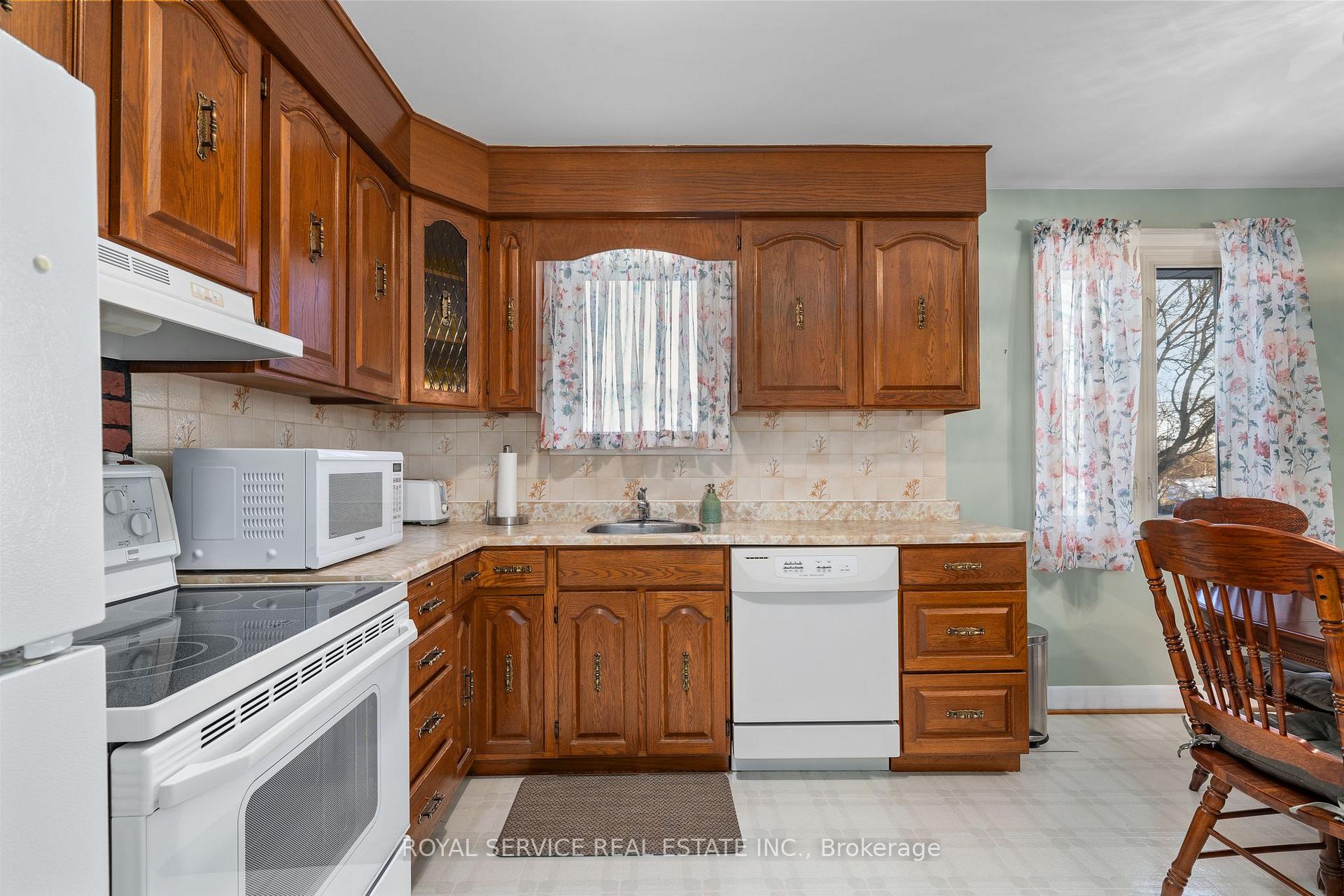 Photo 12 of 304 Jasper Avenue, Oshawa, Lakeview — HOMEH