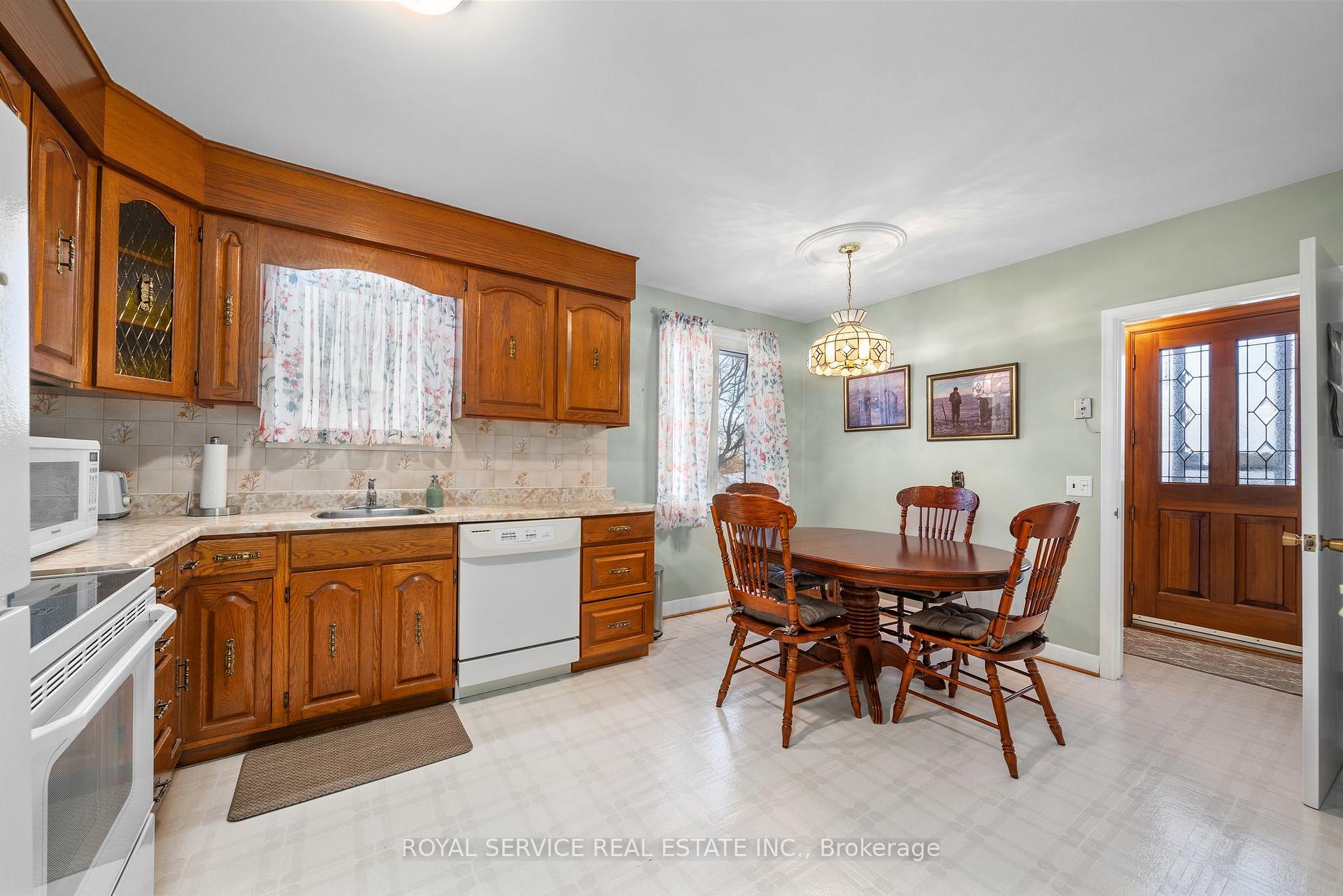 Photo 13 of 304 Jasper Avenue, Oshawa, Lakeview — HOMEH
