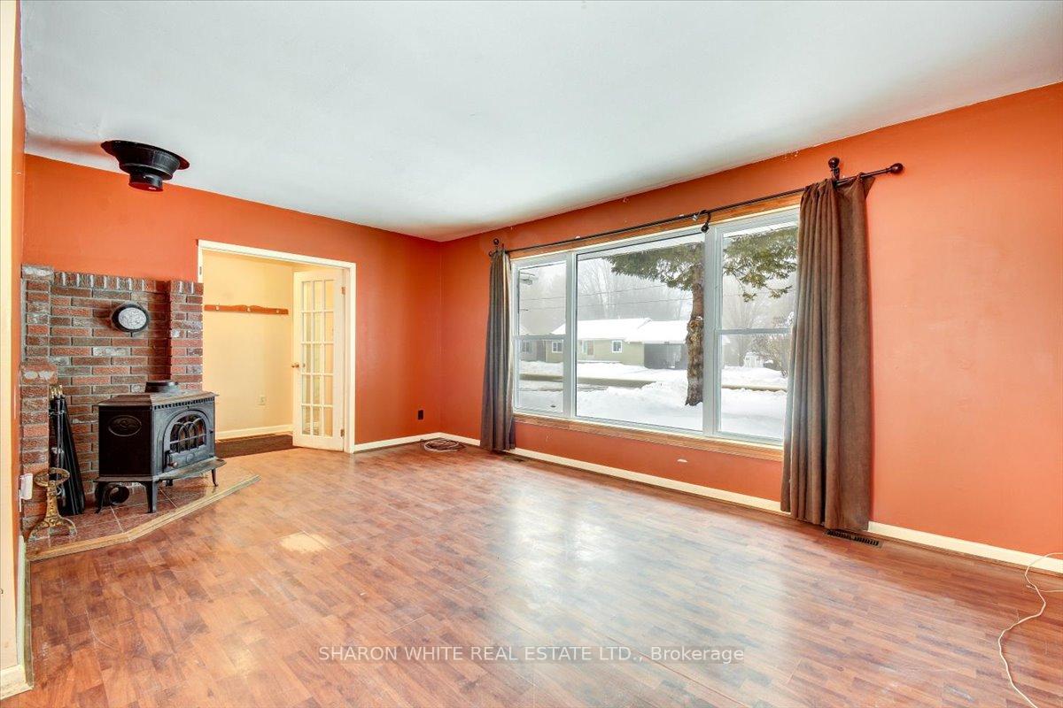 Photo 9 of 19 Johnston Crescent, Bancroft, Bancroft Ward — HOMEH