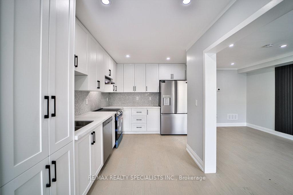 Photo 10 of 46 Adanac Drive, Whitby, Blue Grass Meadows — HOMEH