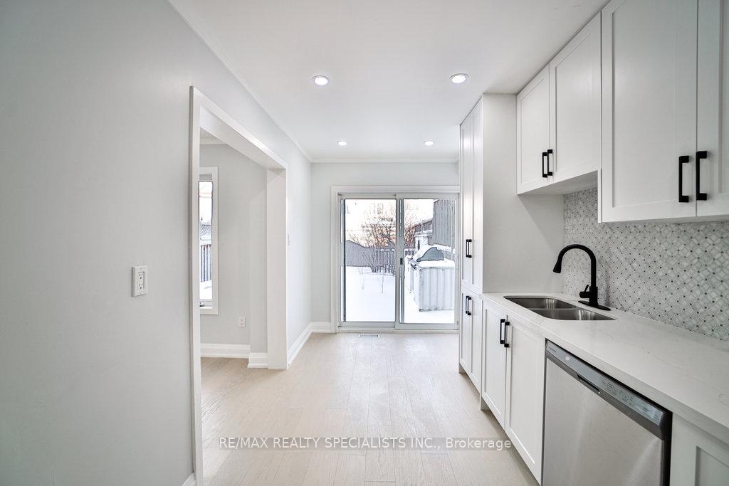 Photo 12 of 46 Adanac Drive, Whitby, Blue Grass Meadows — HOMEH