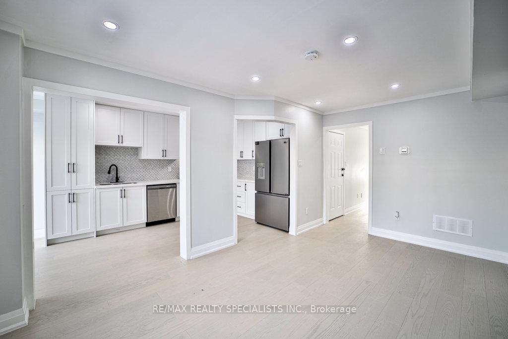 Photo 15 of 46 Adanac Drive, Whitby, Blue Grass Meadows — HOMEH