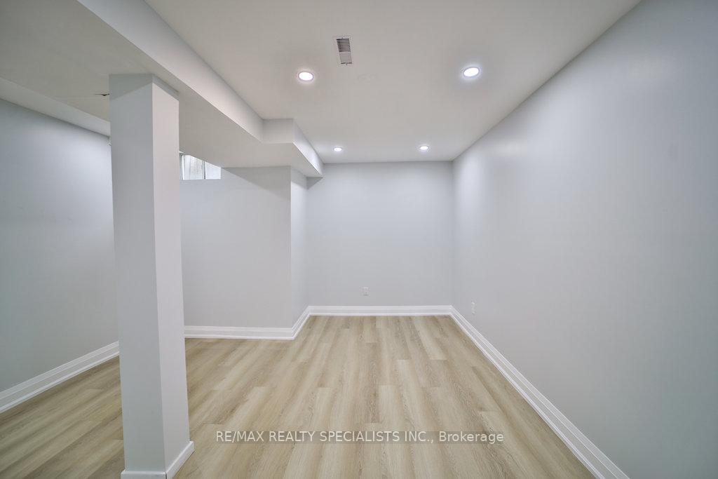 Photo 37 of 46 Adanac Drive, Whitby, Blue Grass Meadows — HOMEH