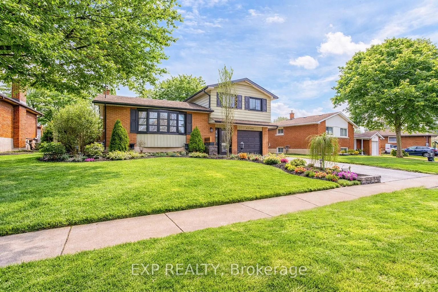 Photo 2 of 4504 Queensway Gardens, Niagara Falls, Morrison — HOMEH
