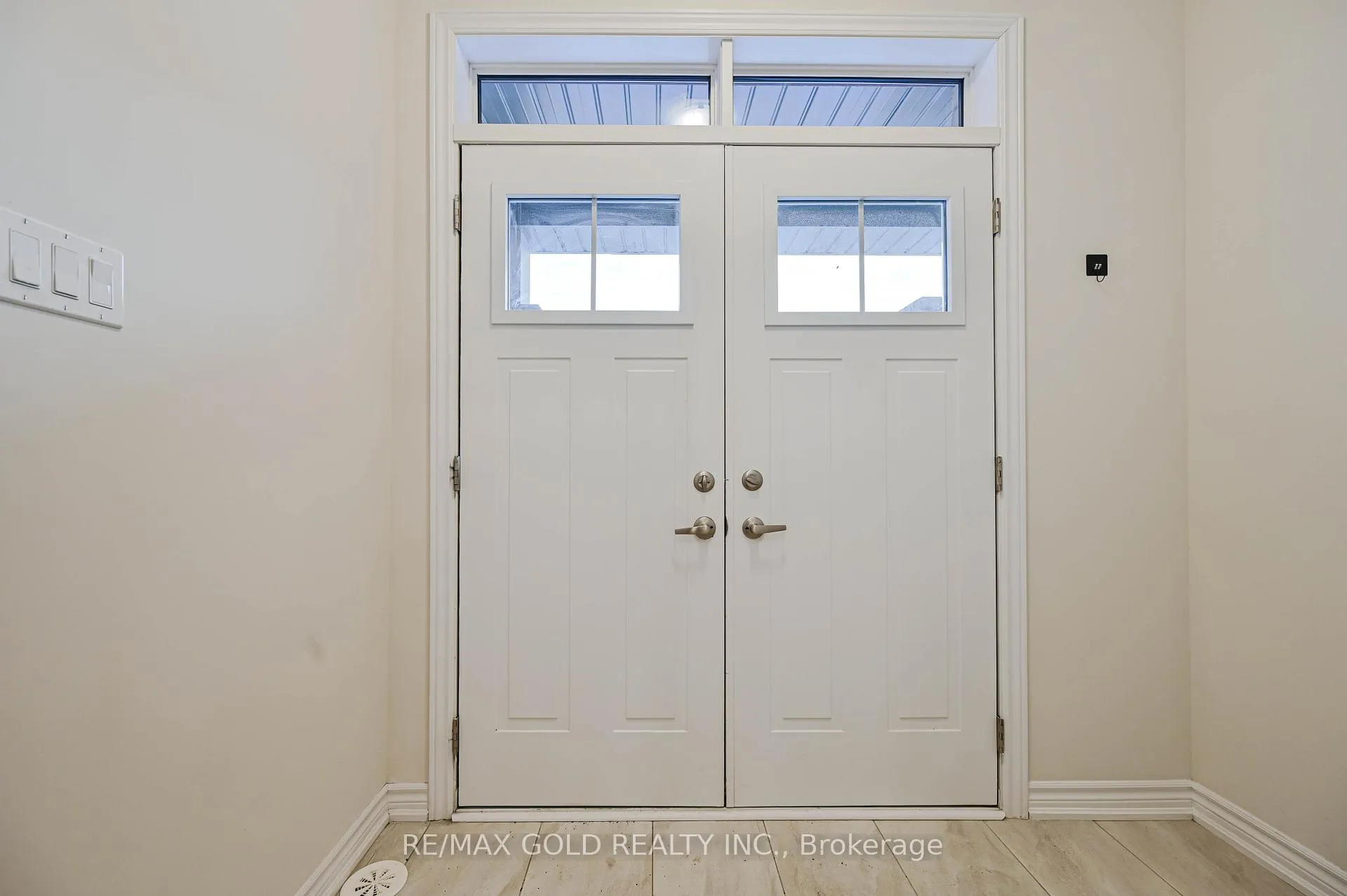 Photo 5 of 27 minnock Street, Caledon, Rural Caledon — HOMEH