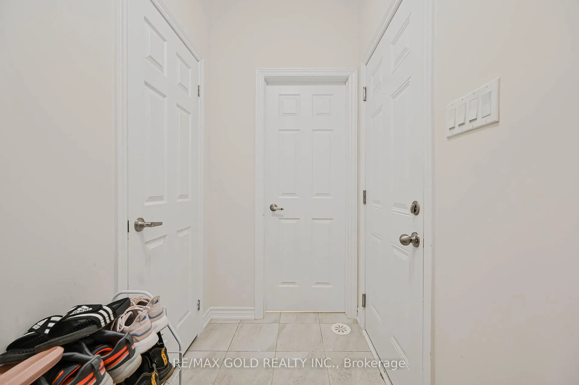 Photo 9 of 27 minnock Street, Caledon, Rural Caledon — HOMEH