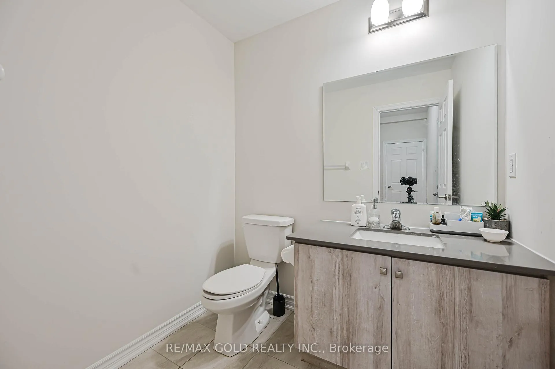 Photo 11 of 27 minnock Street, Caledon, Rural Caledon — HOMEH