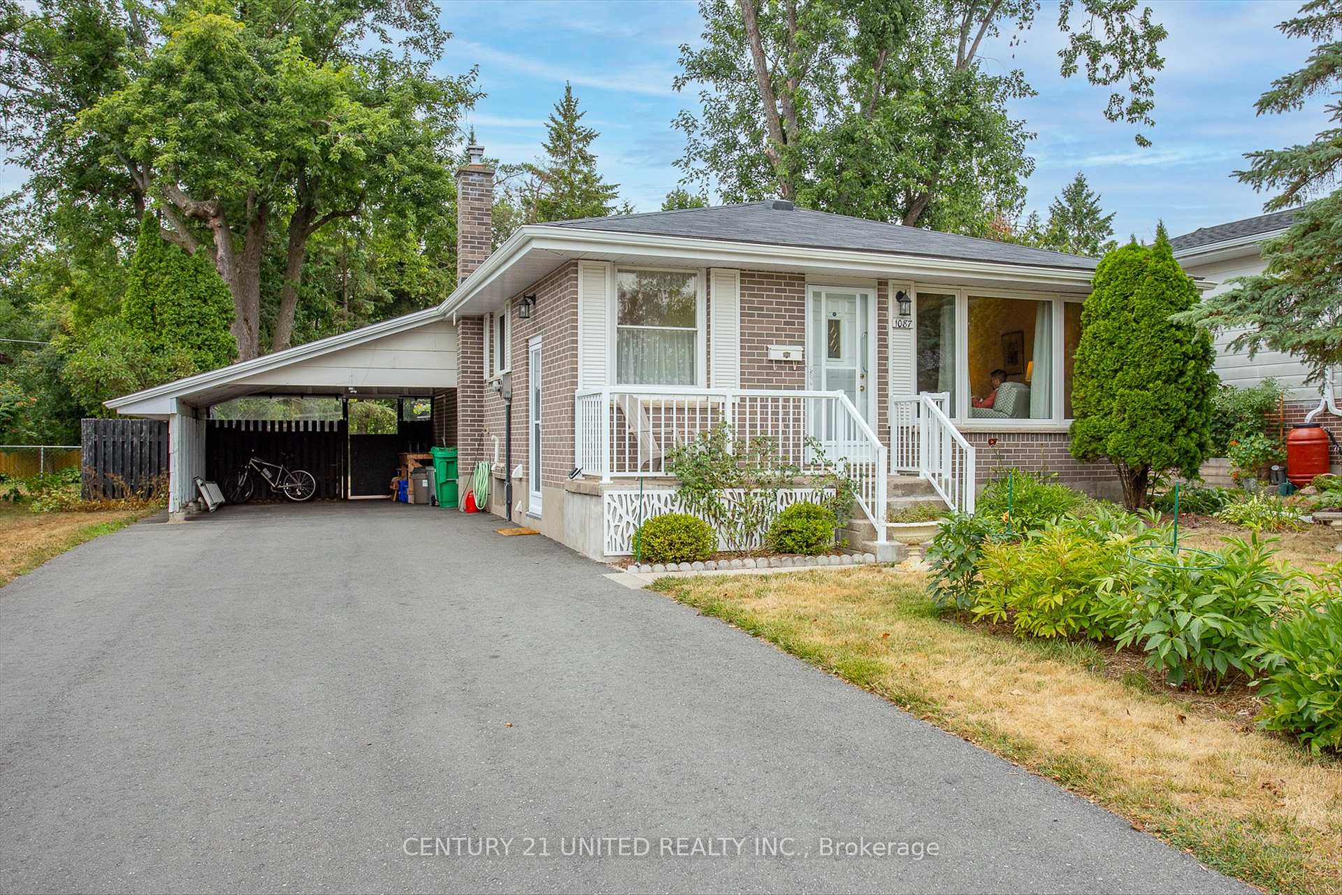 Photo 2 of 1087 Barnardo Avenue, Peterborough, Northcrest Ward 5 — HOMEH