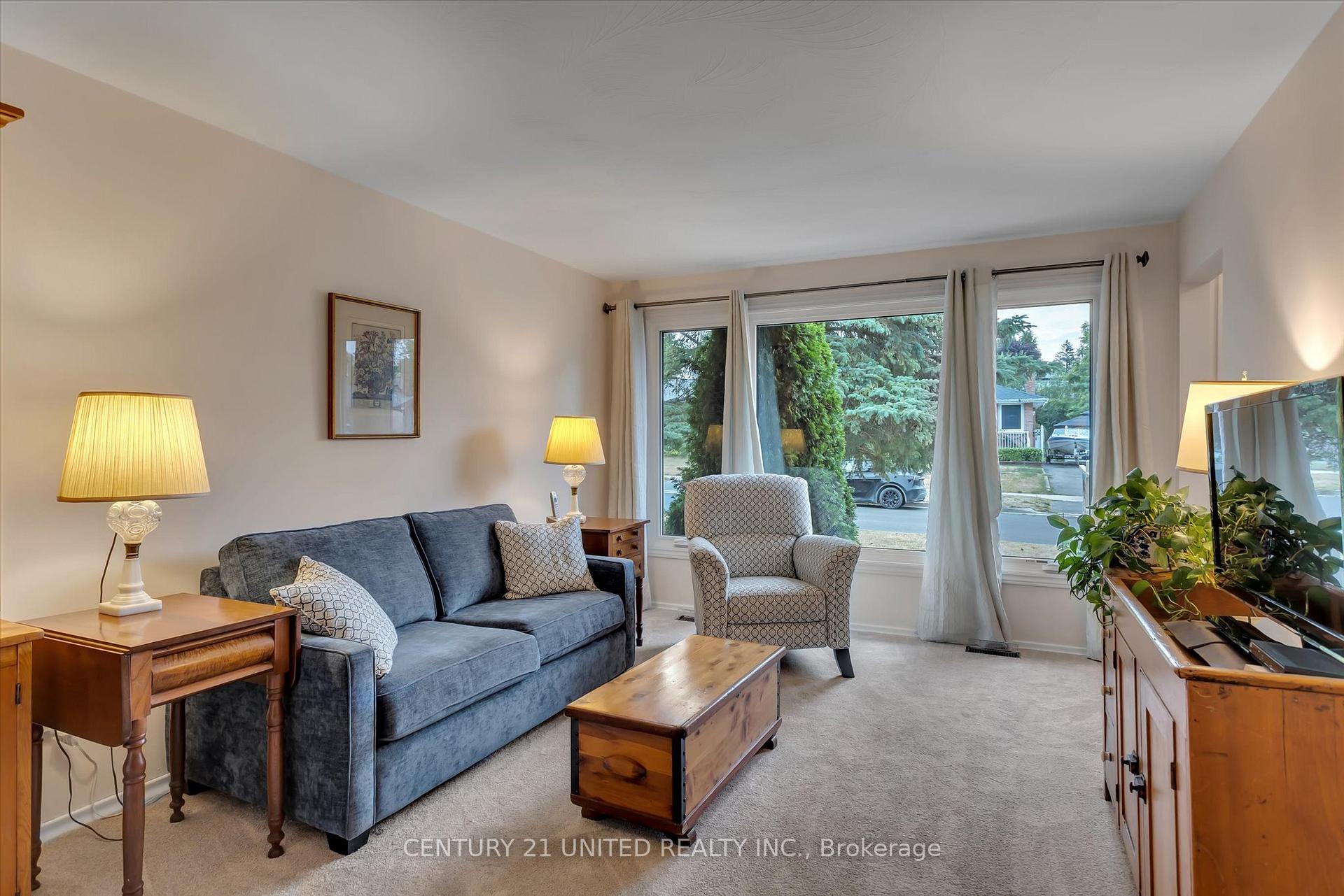 Photo 3 of 1087 Barnardo Avenue, Peterborough, Northcrest Ward 5 — HOMEH