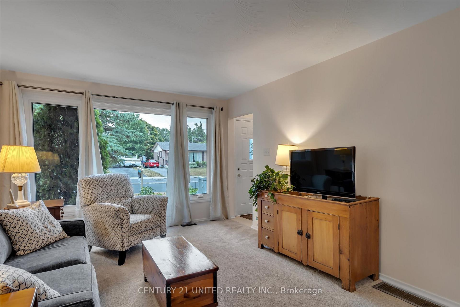 Photo 4 of 1087 Barnardo Avenue, Peterborough, Northcrest Ward 5 — HOMEH