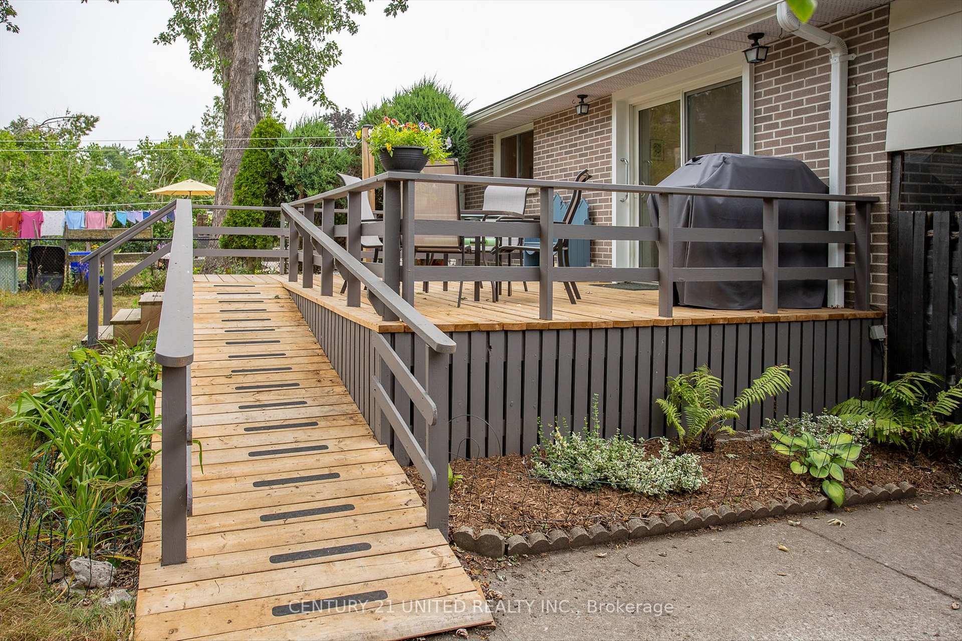Photo 13 of 1087 Barnardo Avenue, Peterborough, Northcrest Ward 5 — HOMEH