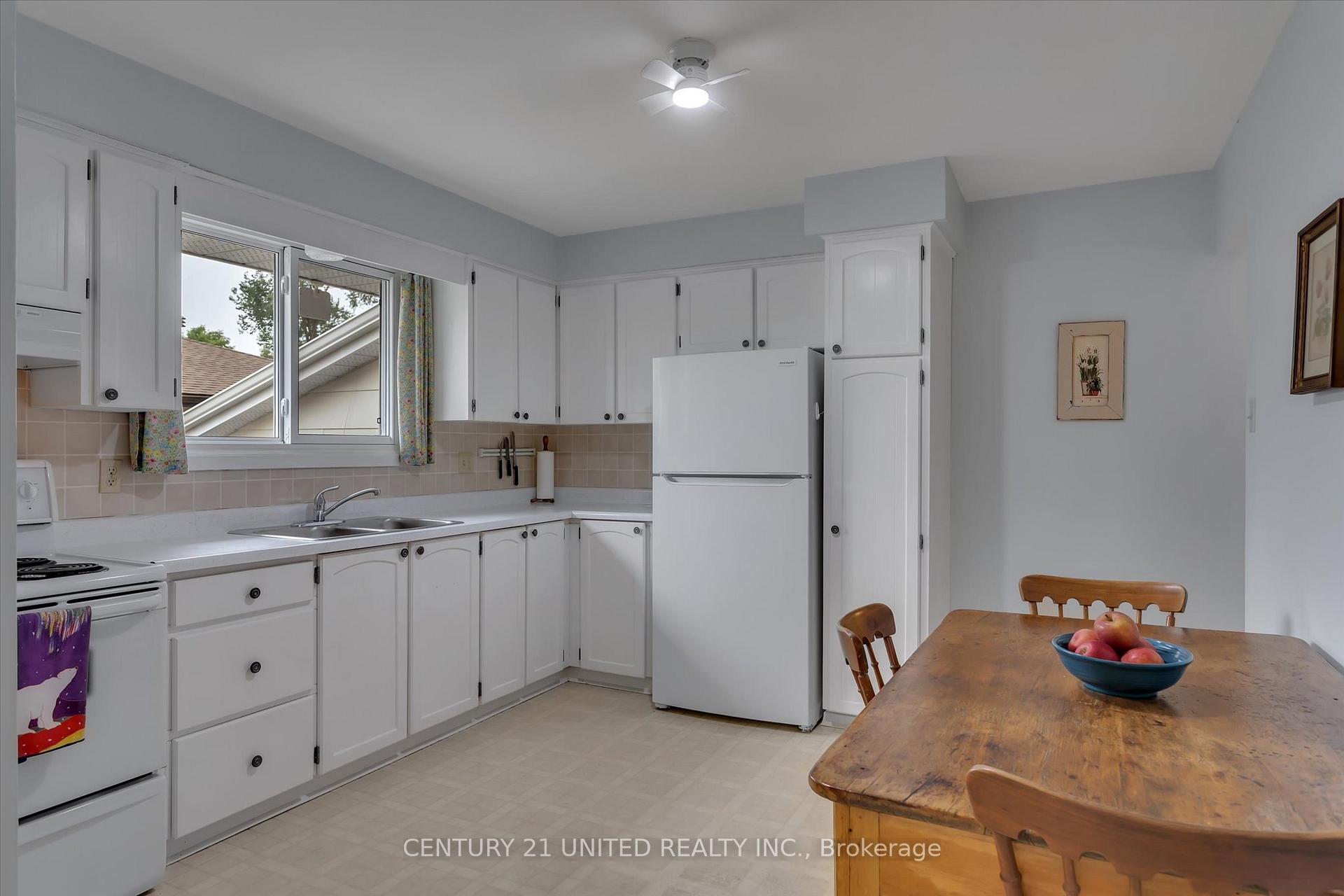 Photo 29 of 1087 Barnardo Avenue, Peterborough, Northcrest Ward 5 — HOMEH