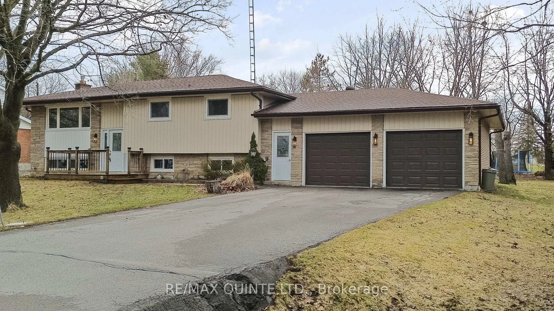 Photo 1 of 20 Taylor Drive, Prince Edward County, Ameliasburg Ward — HOMEH