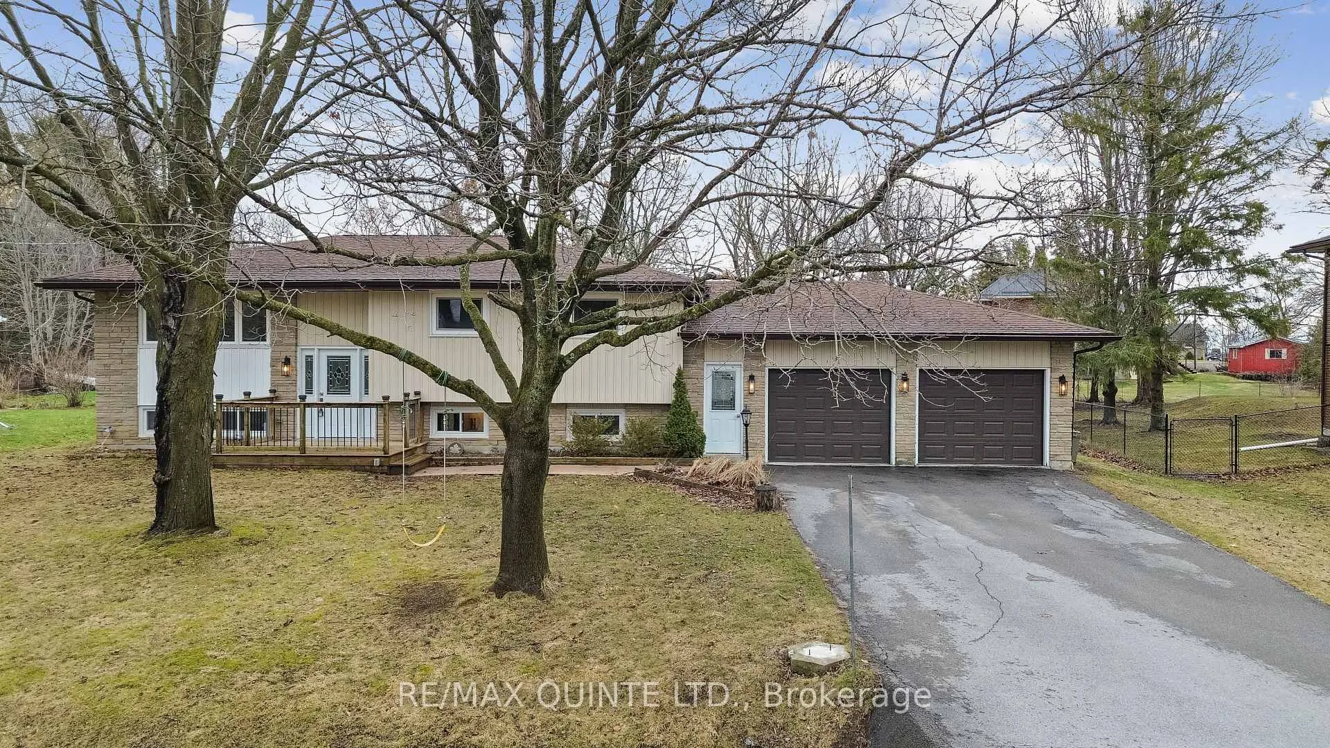 Photo 2 of 20 Taylor Drive, Prince Edward County, Ameliasburg Ward — HOMEH