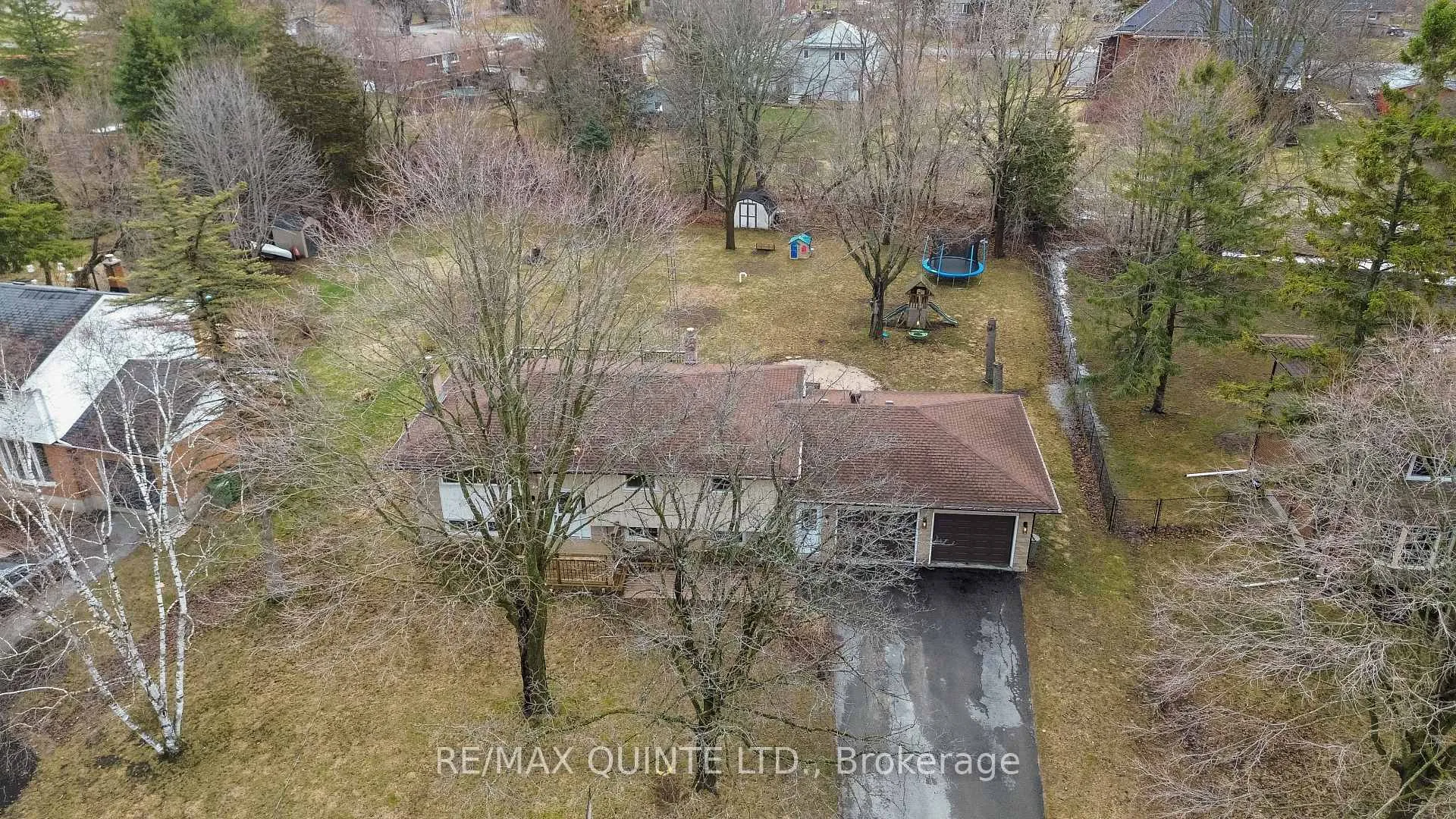 Photo 4 of 20 Taylor Drive, Prince Edward County, Ameliasburg Ward — HOMEH