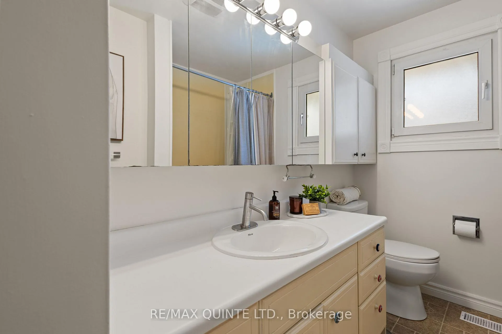 Photo 37 of 20 Taylor Drive, Prince Edward County, Ameliasburg Ward — HOMEH