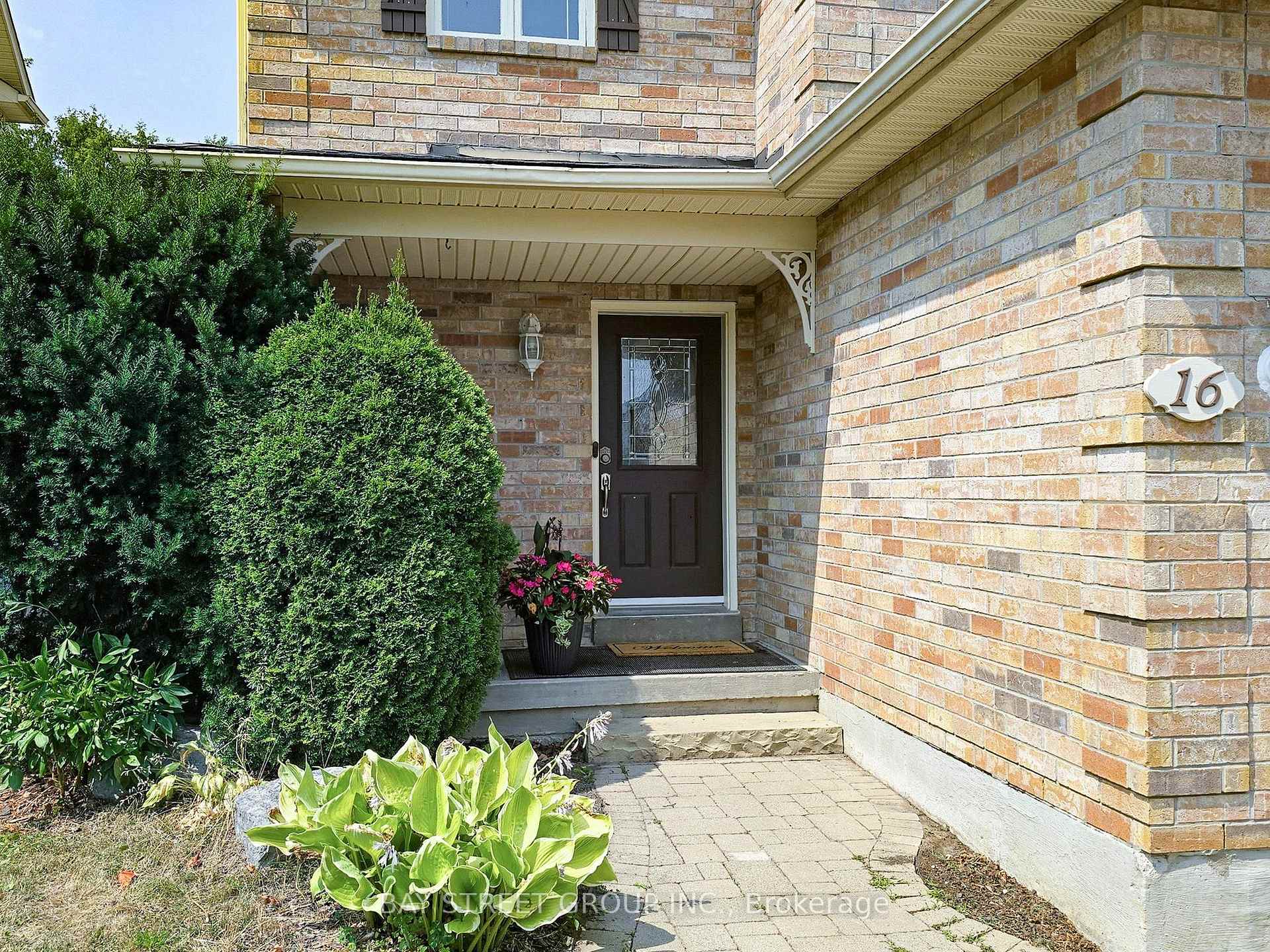 Photo 2 of 16 Bates Court, Barrie, Painswick North — HOMEH