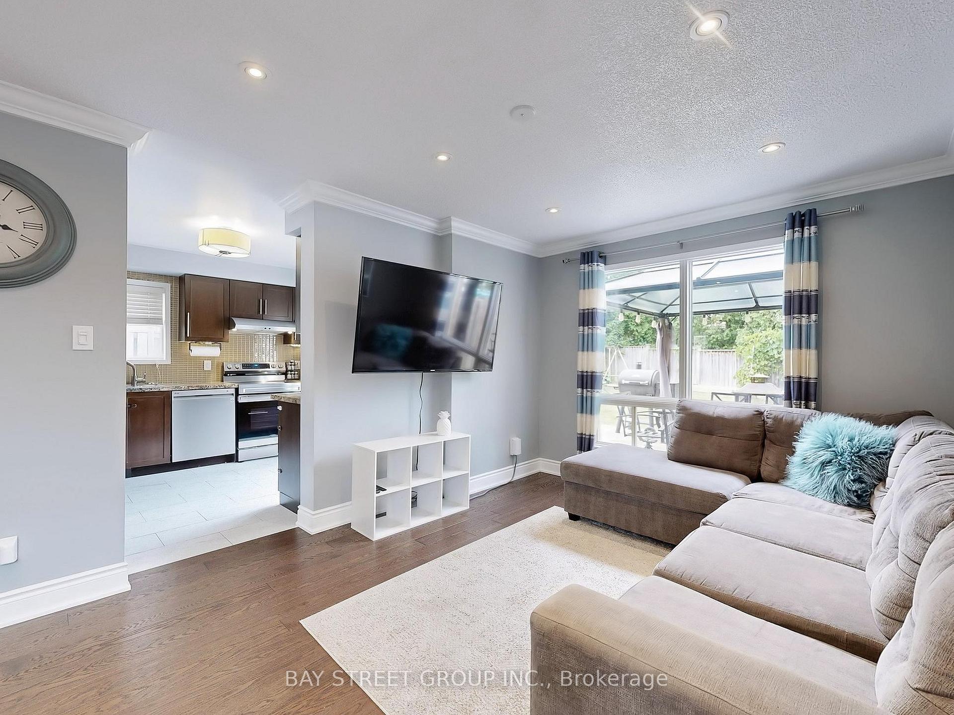Photo 9 of 16 Bates Court, Barrie, Painswick North — HOMEH