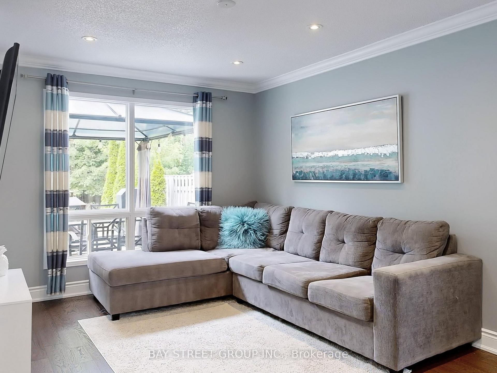 Photo 5 of 16 Bates Court, Barrie, Painswick North — HOMEH
