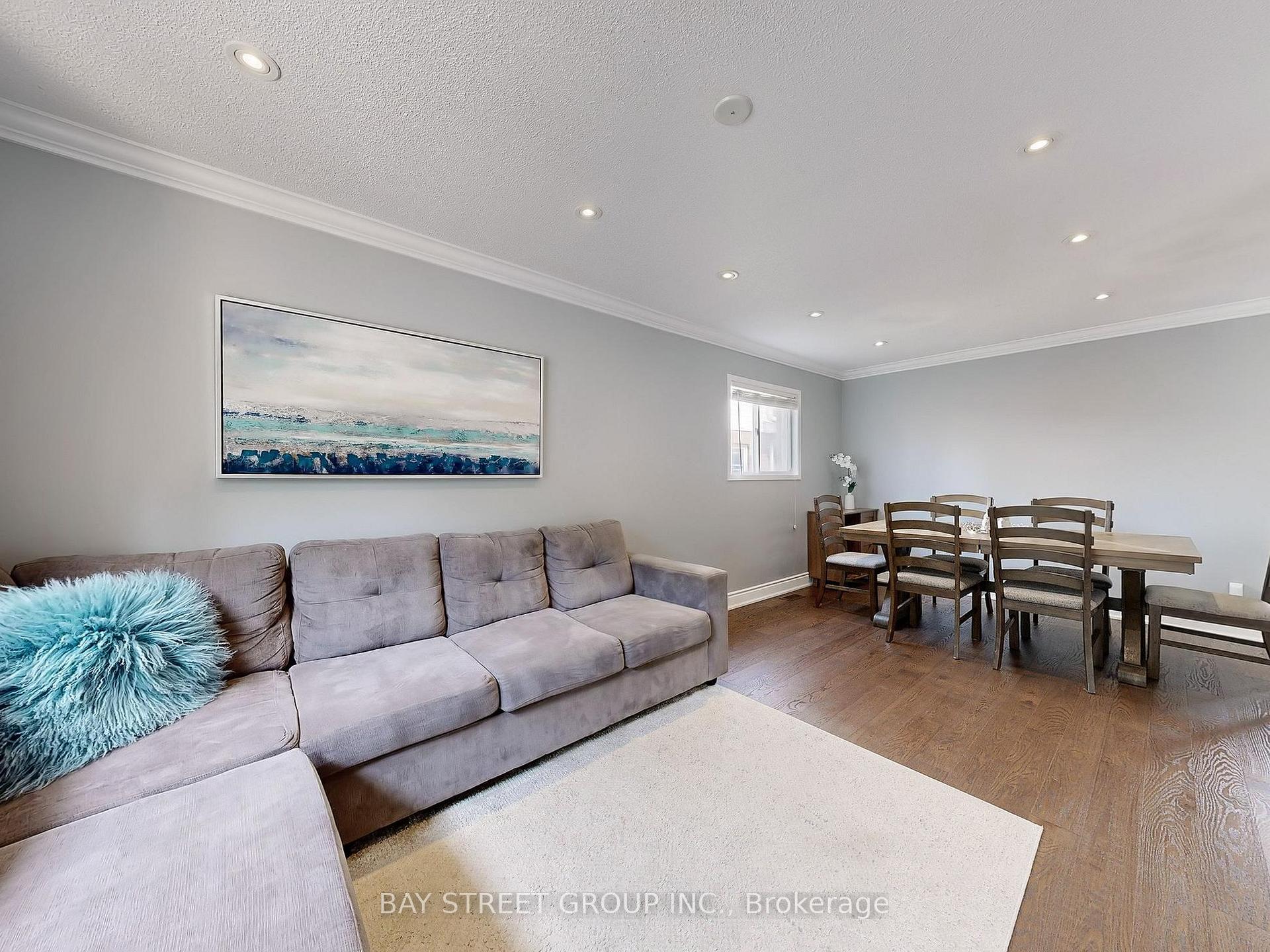 Photo 4 of 16 Bates Court, Barrie, Painswick North — HOMEH