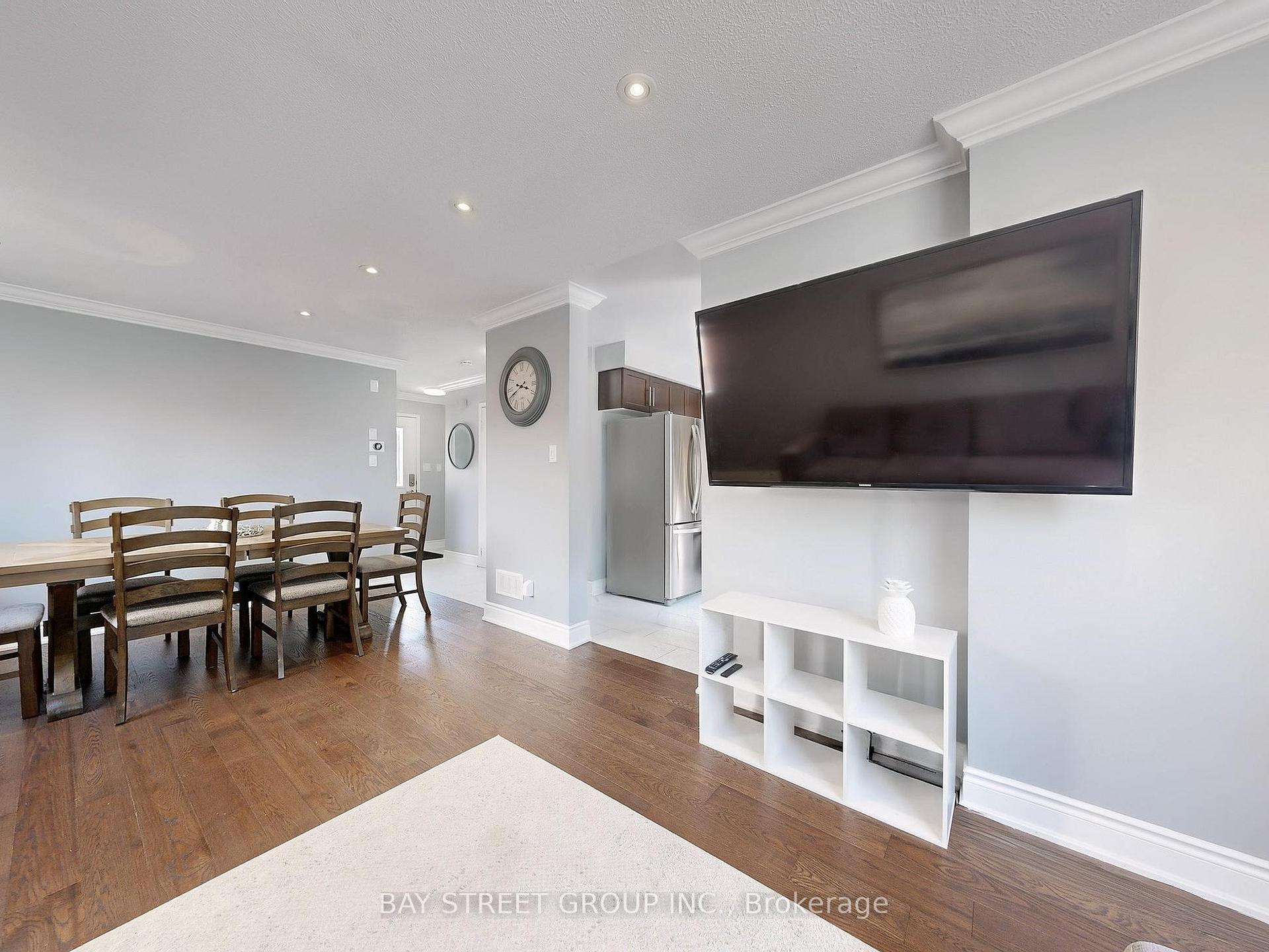 Photo 6 of 16 Bates Court, Barrie, Painswick North — HOMEH