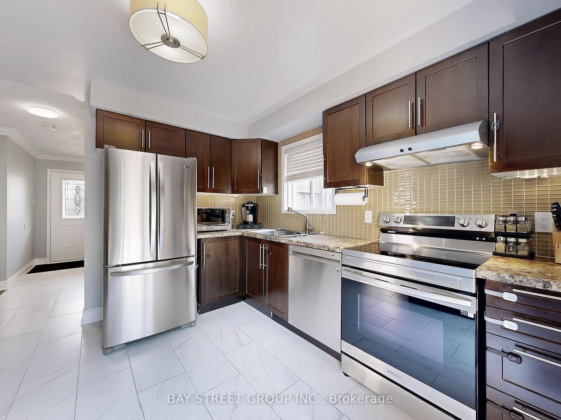 Photo 12 of 16 Bates Court, Barrie, Painswick North — HOMEH