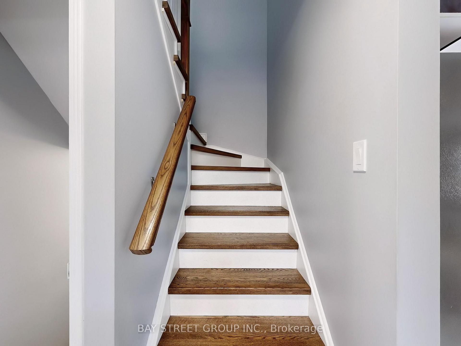 Photo 17 of 16 Bates Court, Barrie, Painswick North — HOMEH