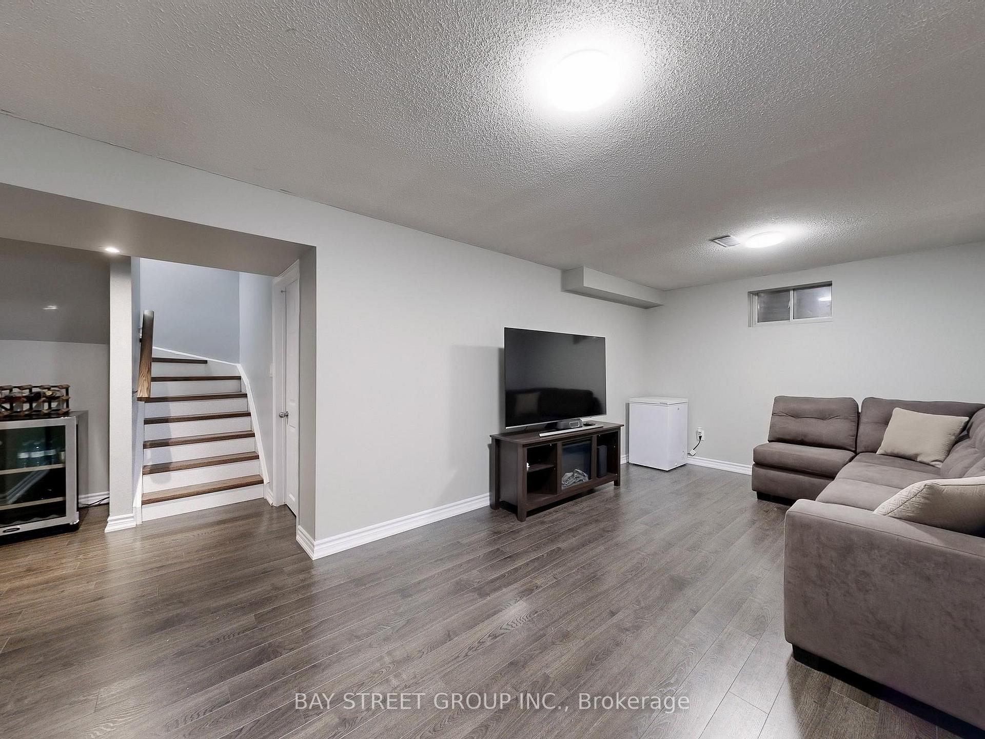 Photo 32 of 16 Bates Court, Barrie, Painswick North — HOMEH