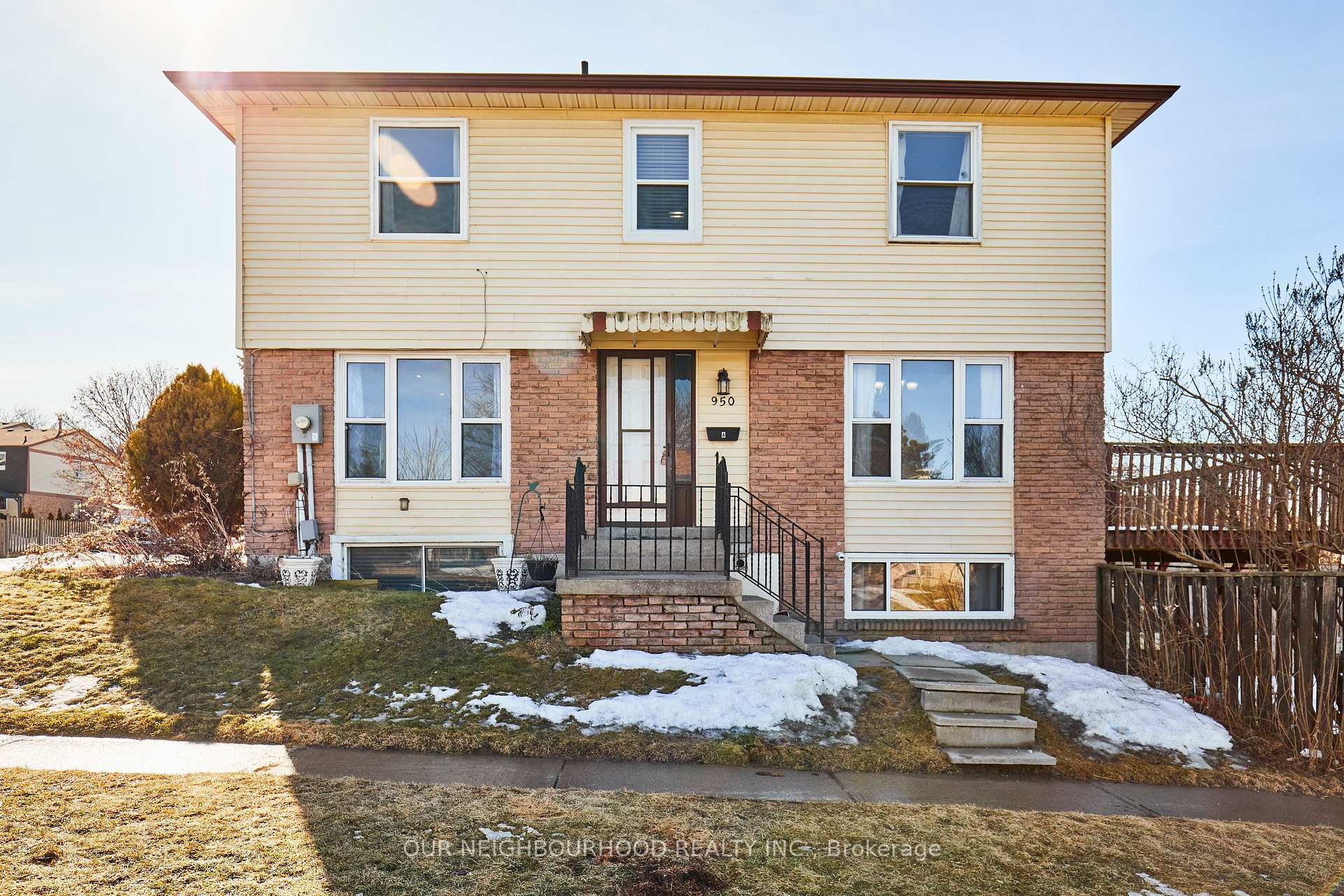 Photo 2 of 950 Southdown Drive, Oshawa, Donevan — HOMEH