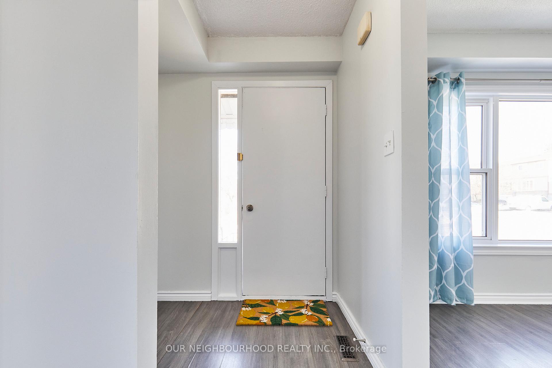 Photo 3 of 950 Southdown Drive, Oshawa, Donevan — HOMEH