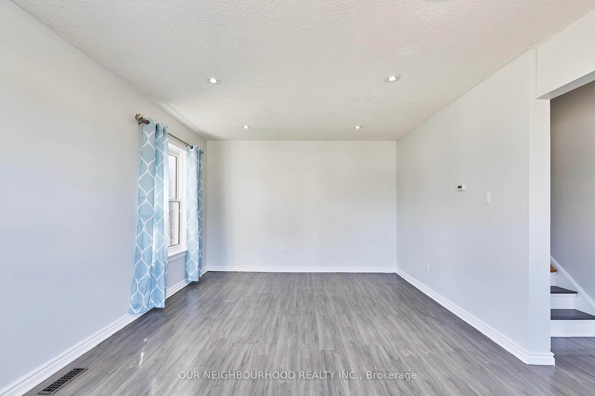 Photo 5 of 950 Southdown Drive, Oshawa, Donevan — HOMEH