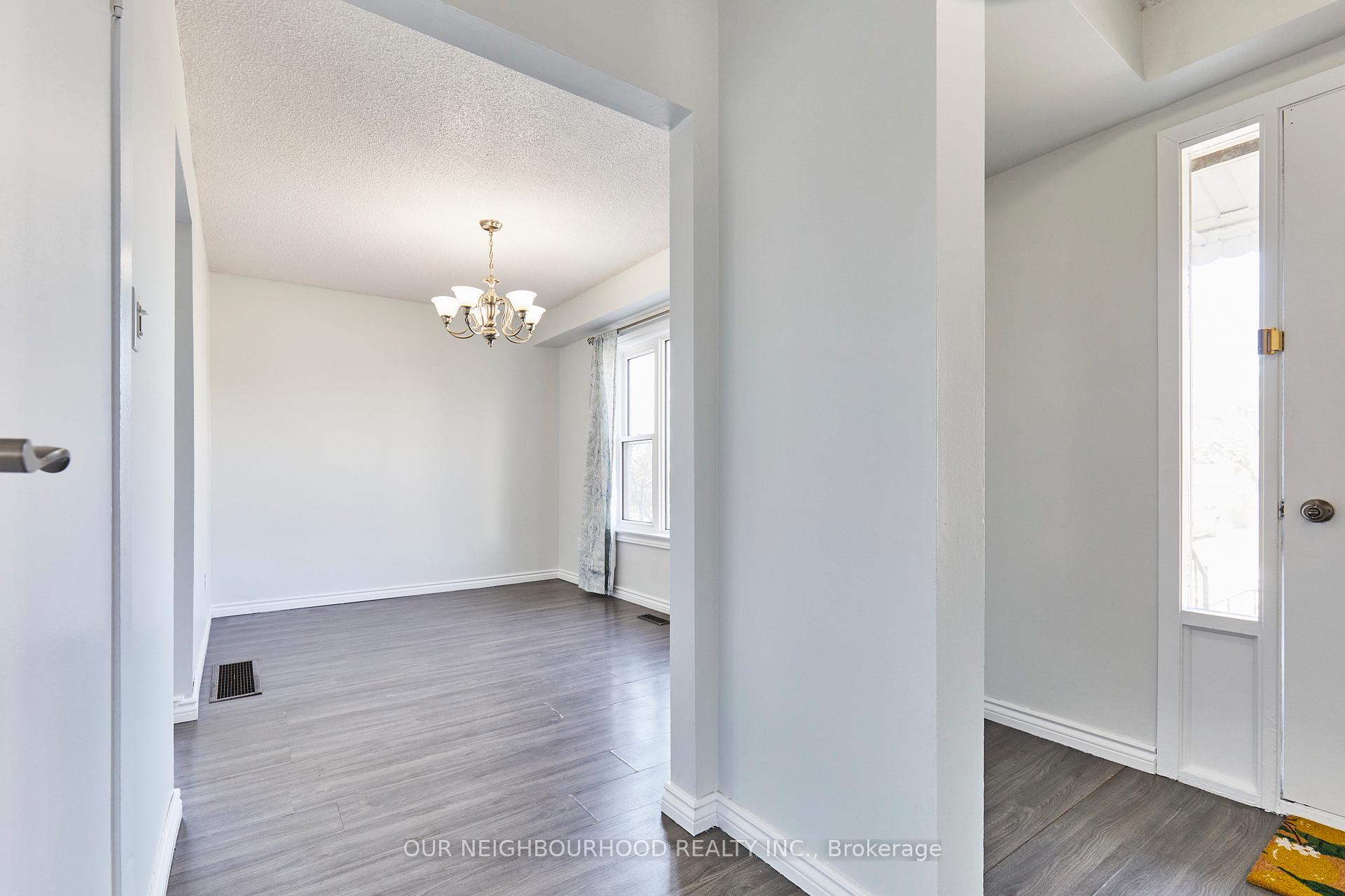 Photo 6 of 950 Southdown Drive, Oshawa, Donevan — HOMEH